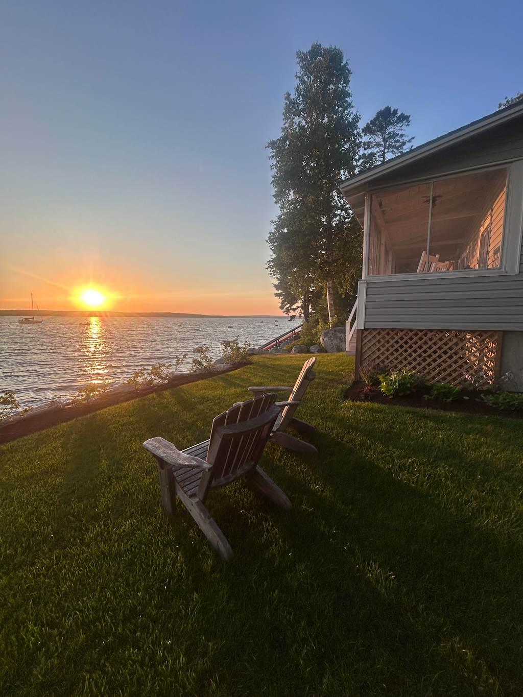 Sunset Cottage: Bayfront 3BR cottage with beach access, fire pit, WiFi, and Acadia nearby