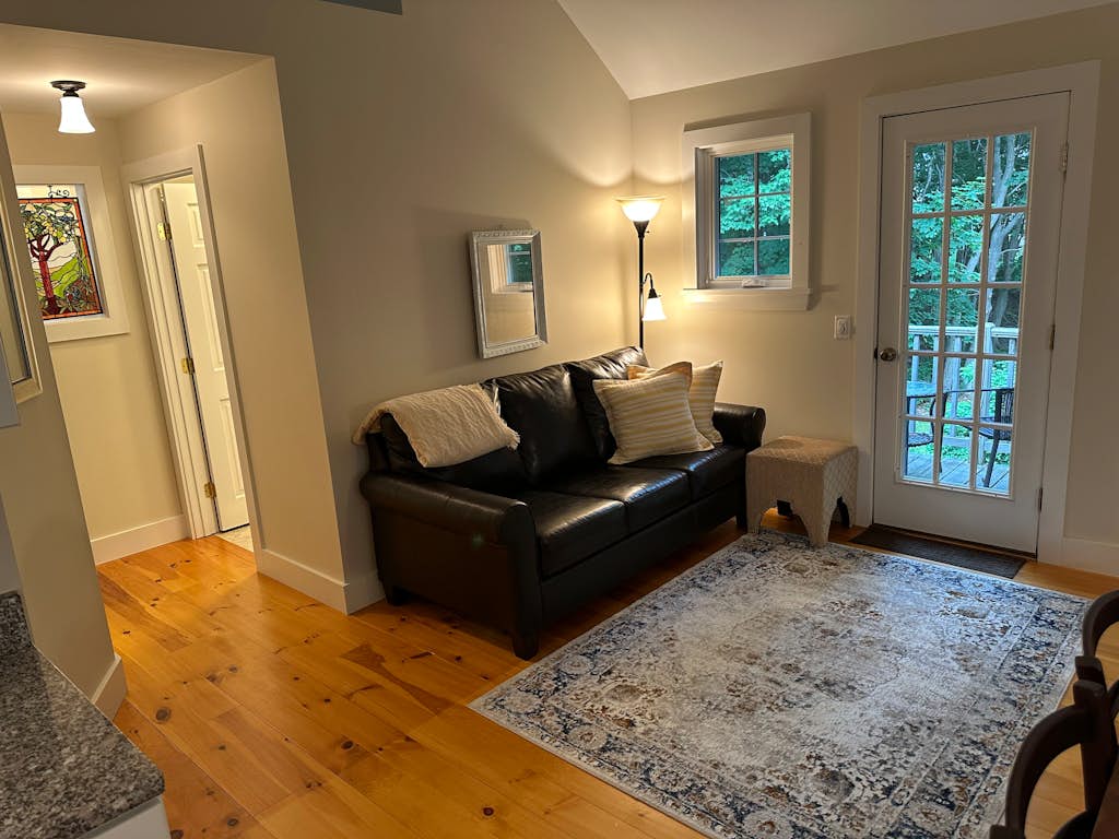 Birdsong Carriage House: Cozy 1BR near Acadia and downtown Bar Harbor
