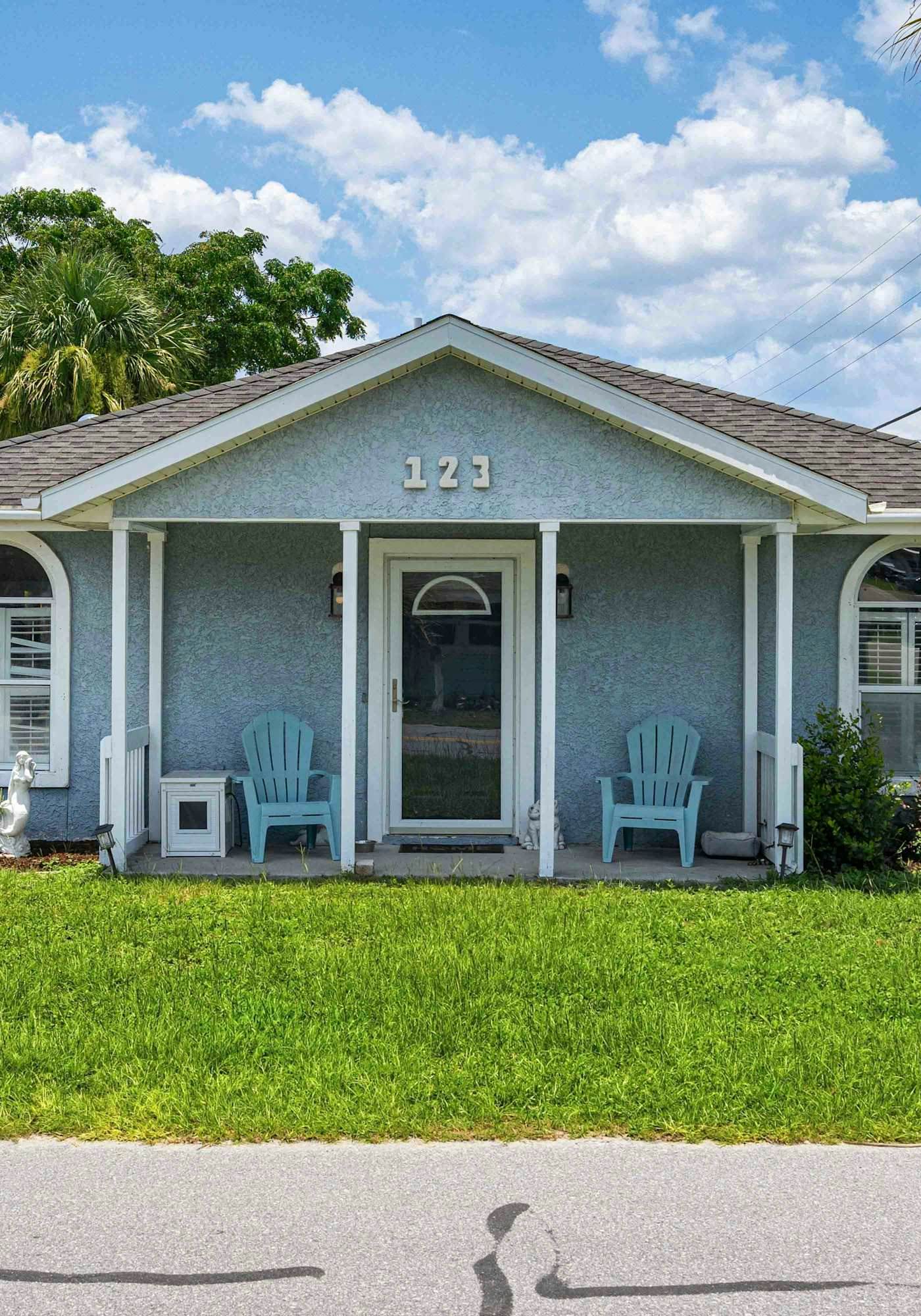 2 BR Home, Dog Friendly, Pool, Fenced Yard, BBQ