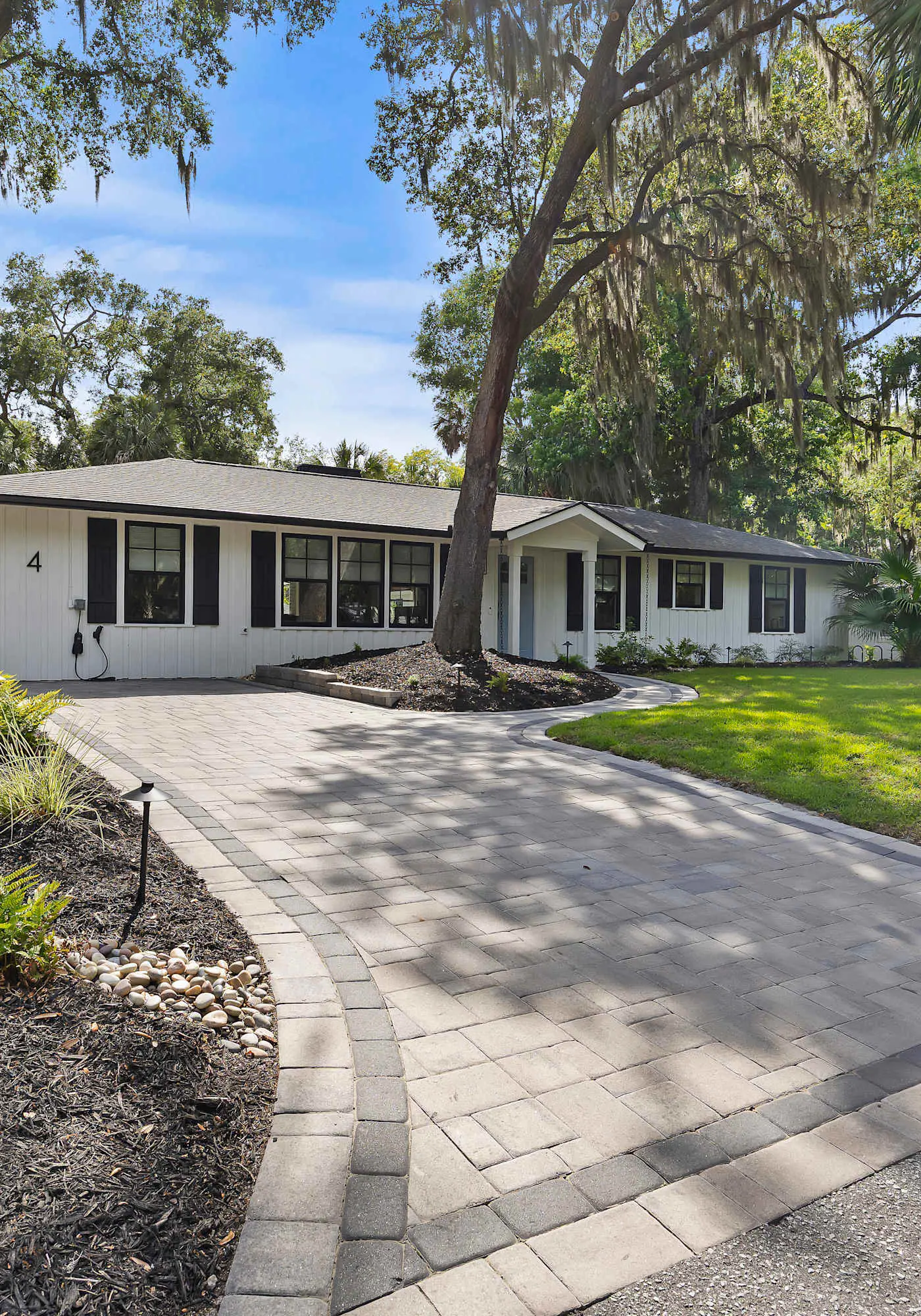 Prime Location Dream Home Outdoor Oasis & Pool