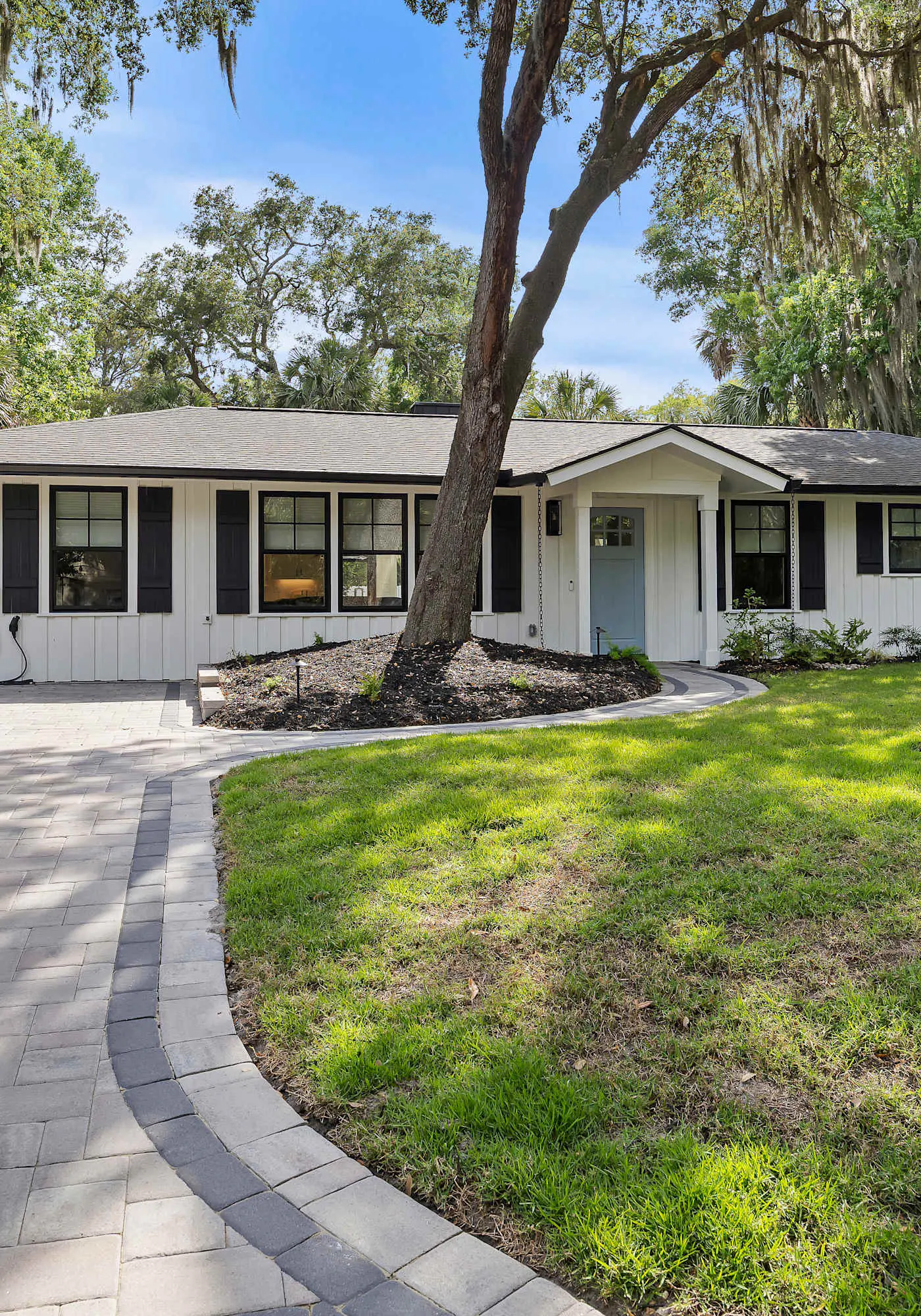 Prime Location Dream Home Outdoor Oasis & Pool