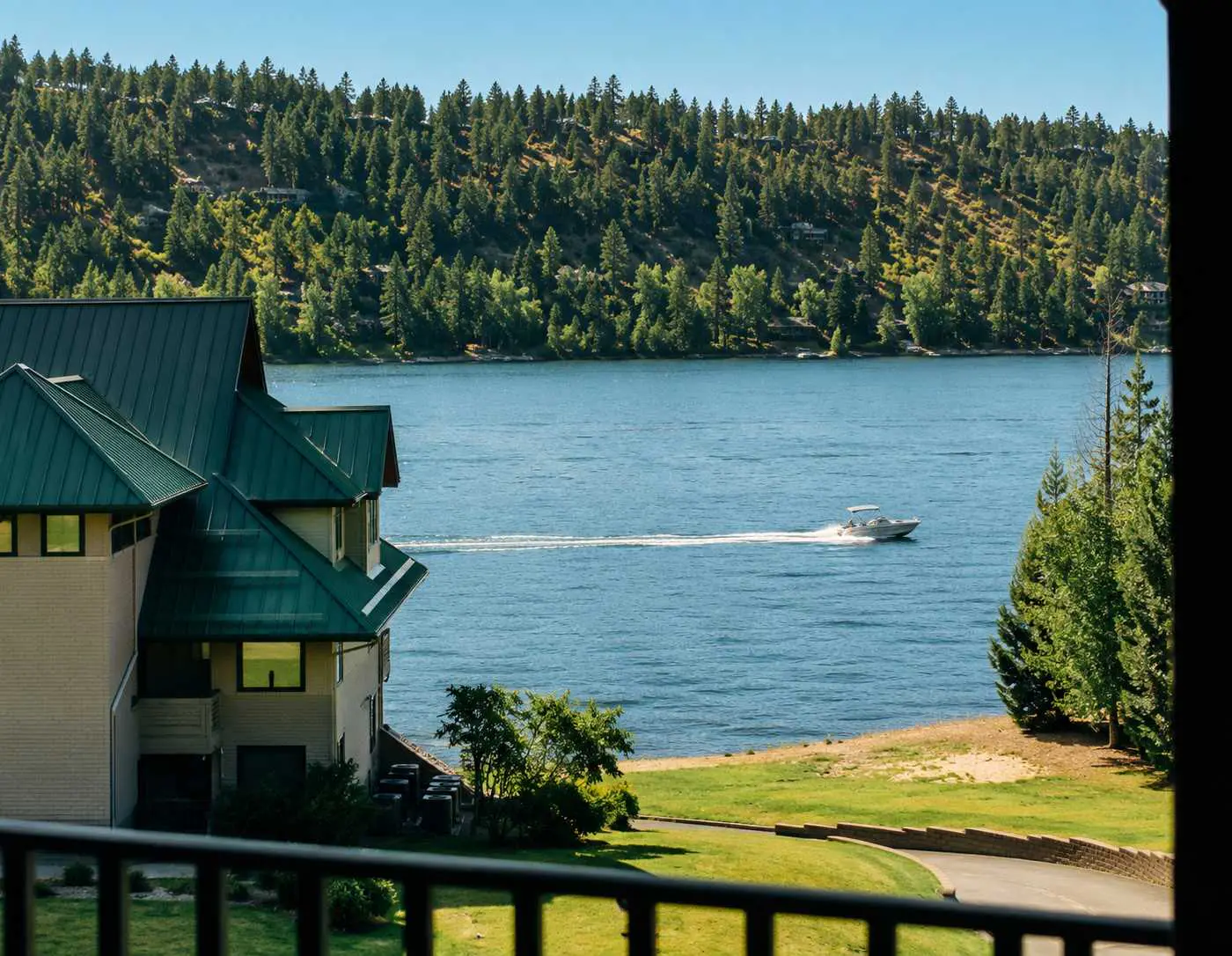 3 BR Penthouse, Lake Views, Near Gozzer