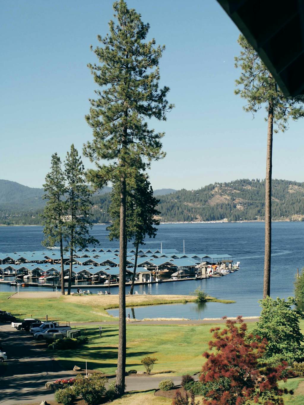 WAKE UP TO UNBEATABLE VIEWS
Wake up to sweeping views of Lake Coeur d’Alene from this beautifully remodeled top-floor penthouse near Gozzer Ranch.

With three bedrooms, two bathrooms, 1,873 square feet of space, a private balcony, fireplace, and open-concept living area, this is an ideal retreat for families, couples, and golf getaways.