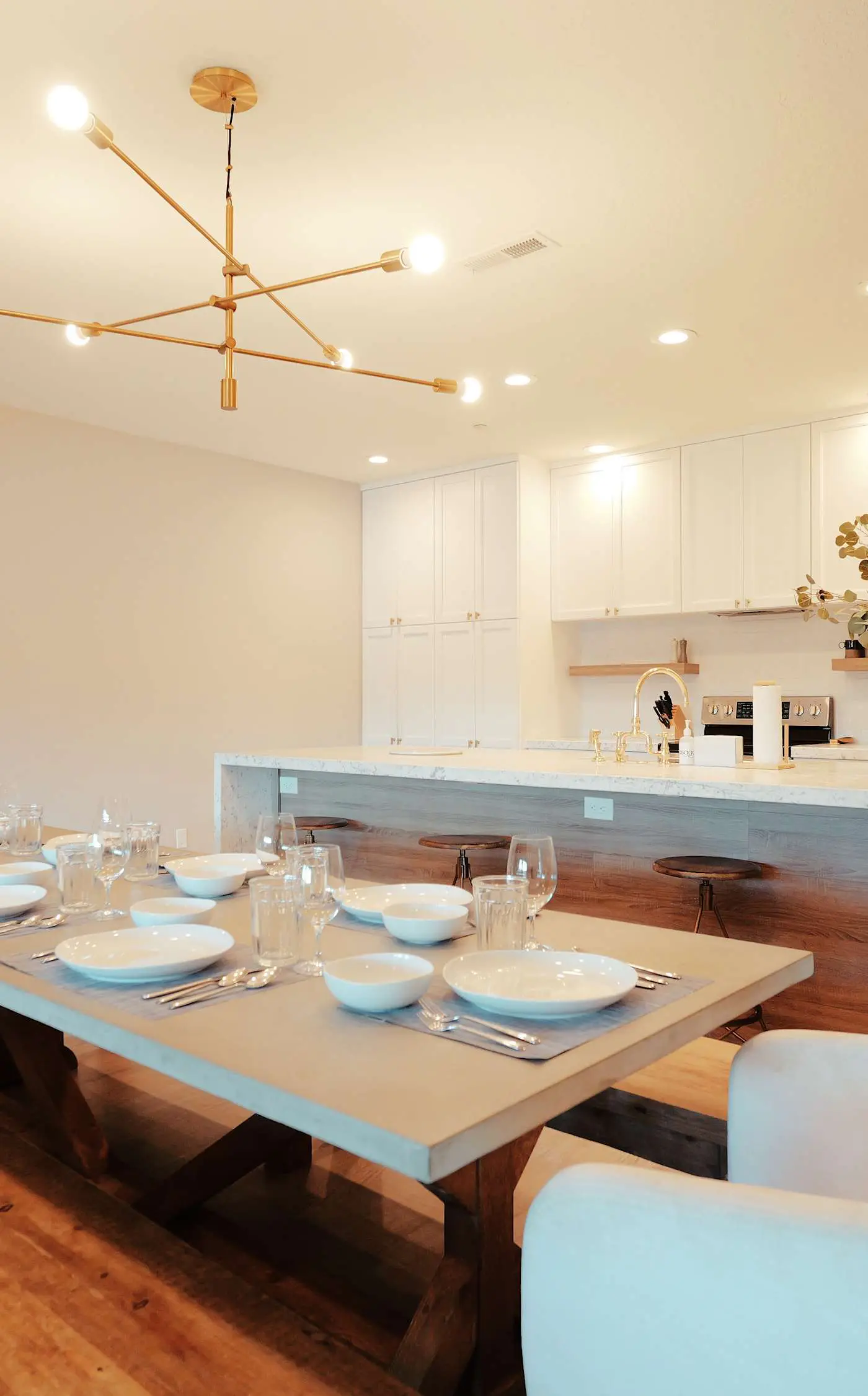 3 BR Penthouse, Lake Views, Near Gozzer