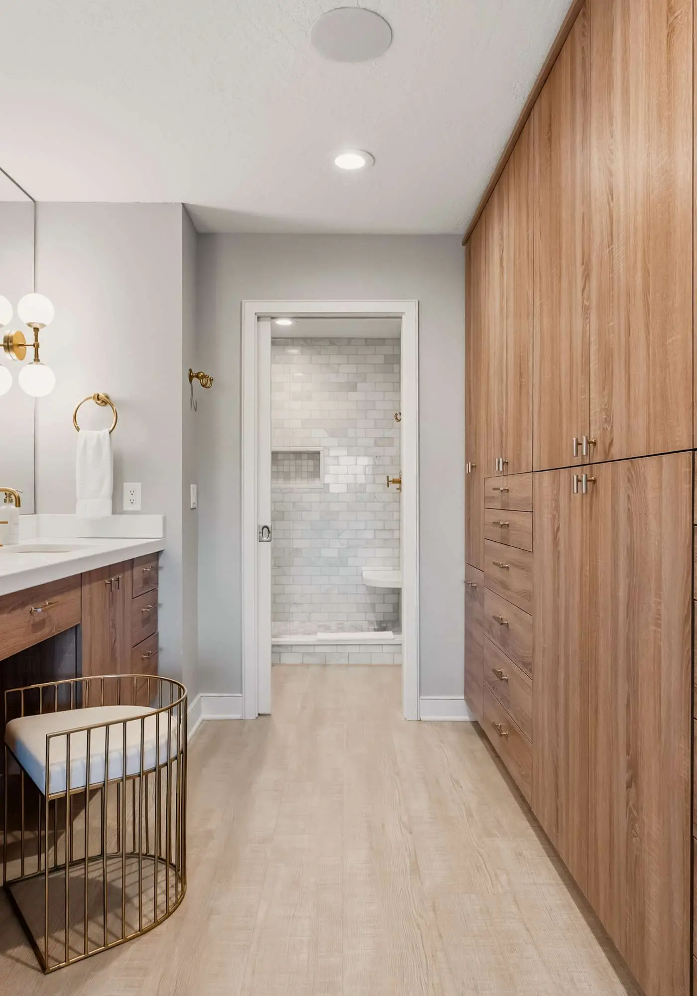 Unwind at Lake Point Penthouse near Gozzer