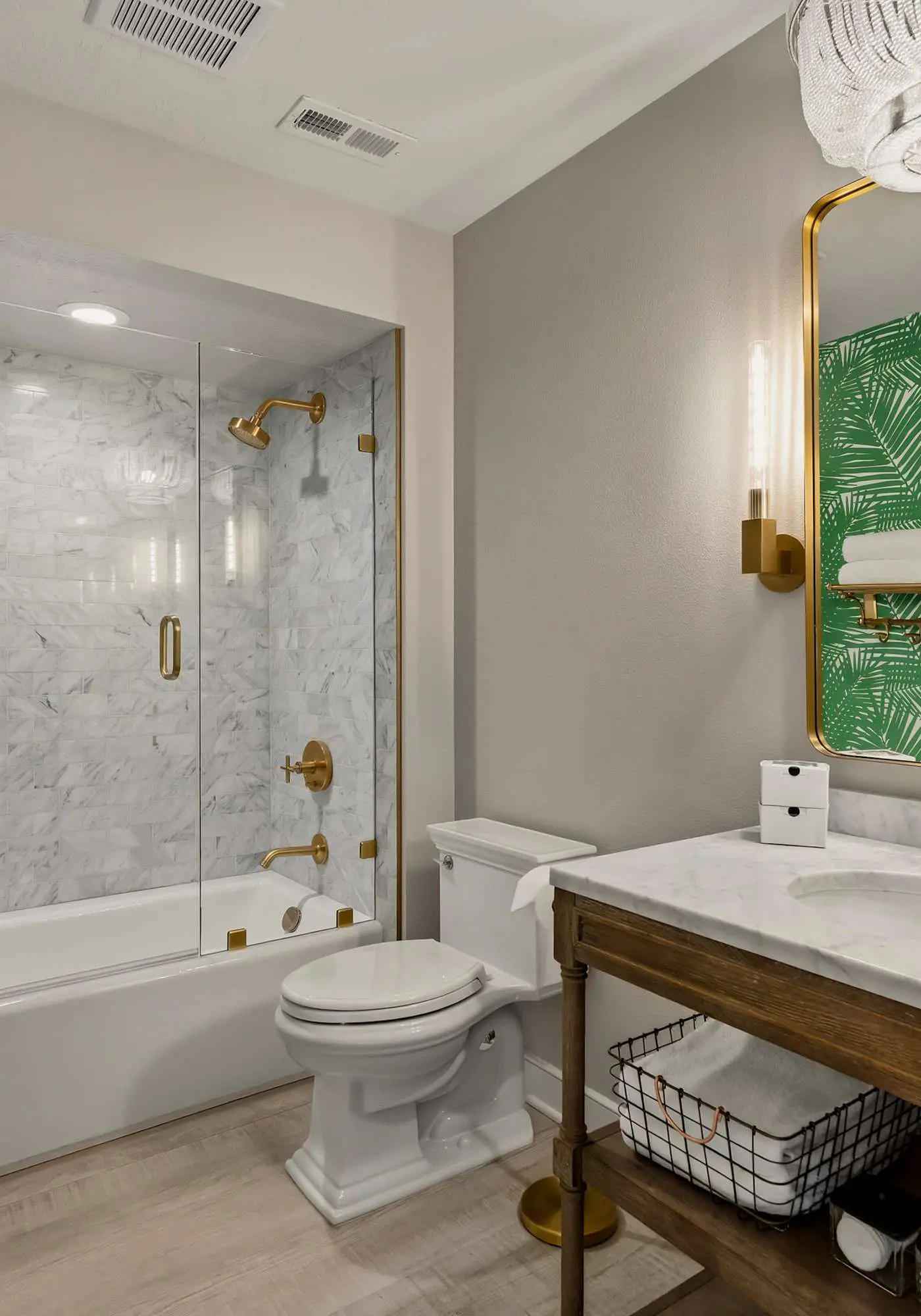 Unwind at Lake Point Penthouse near Gozzer