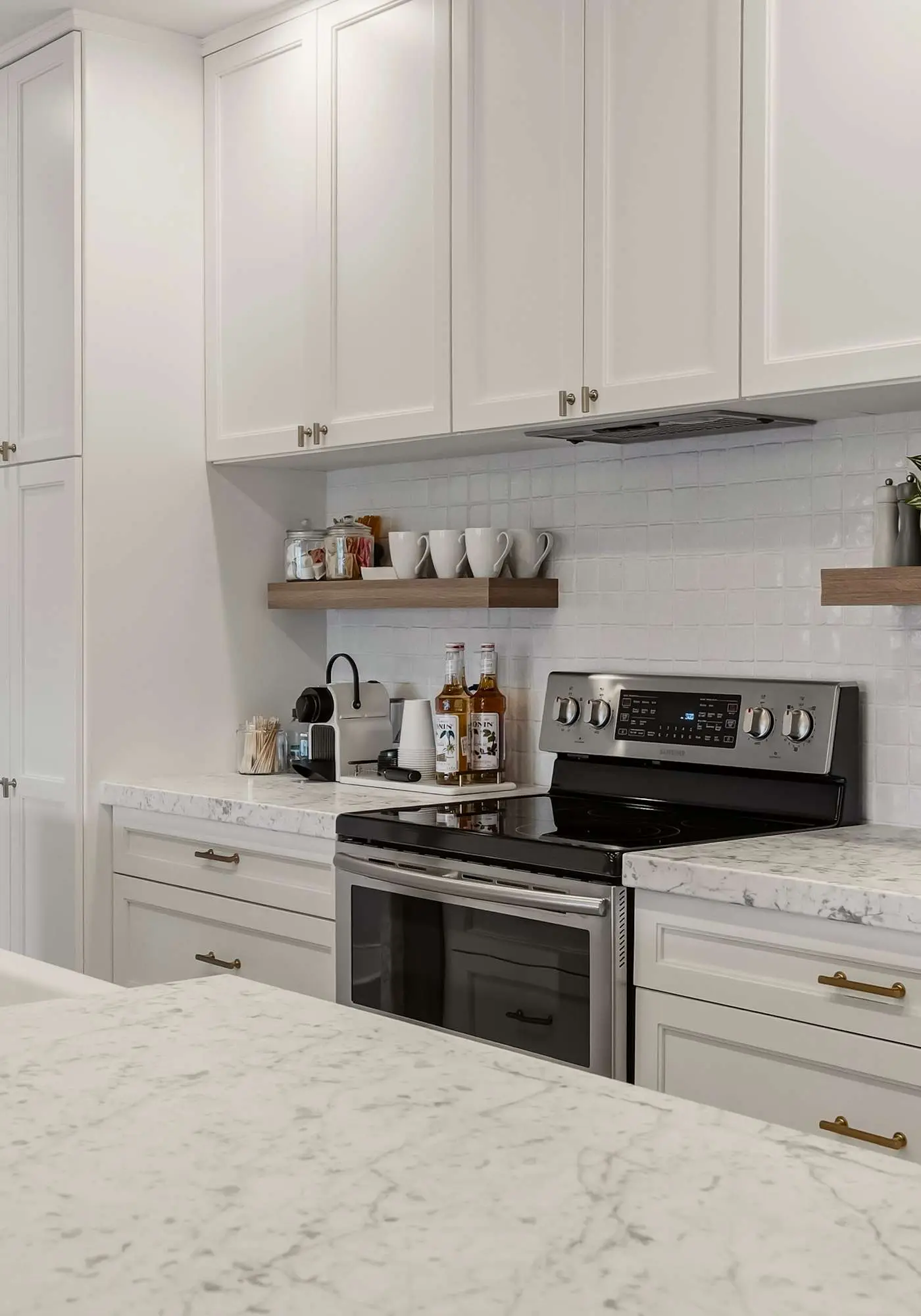 Unwind at Lake Point Penthouse near Gozzer