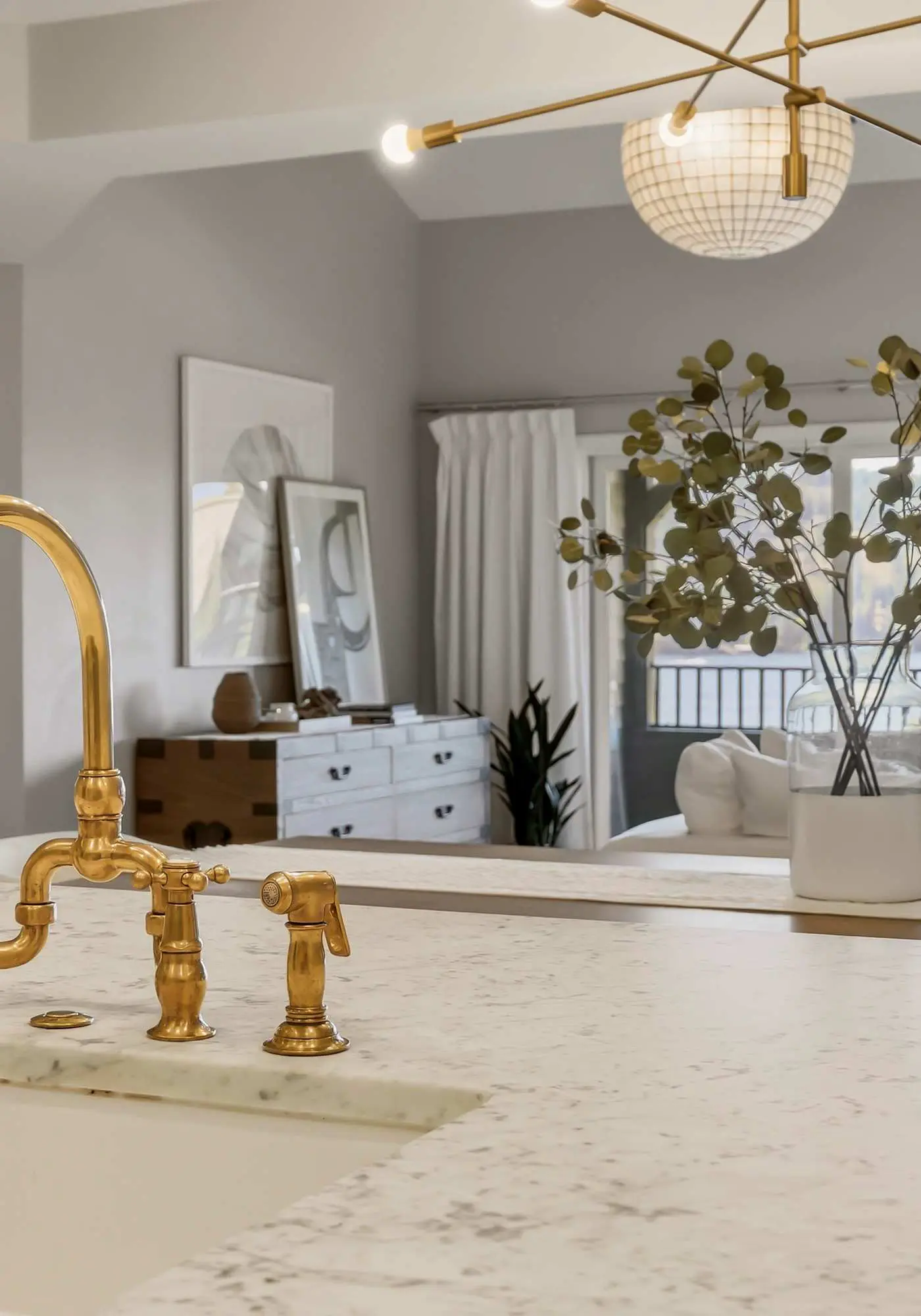 Unwind at Lake Point Penthouse near Gozzer