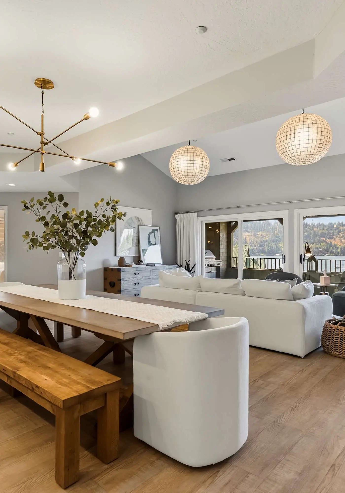 Unwind at Lake Point Penthouse near Gozzer