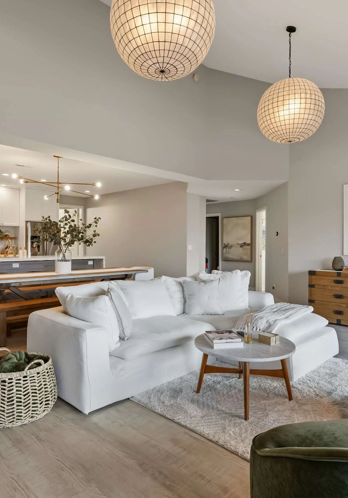 Unwind at Lake Point Penthouse near Gozzer