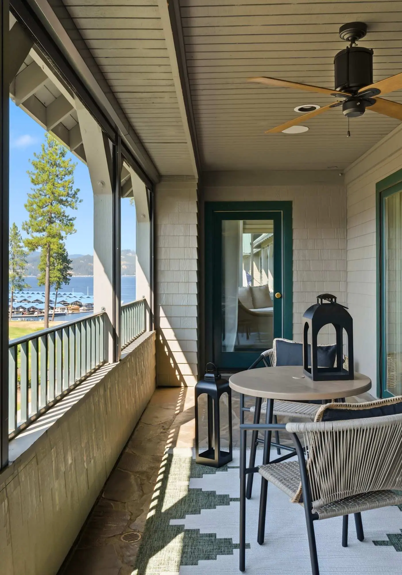 Unwind at Lake Point Penthouse near Gozzer