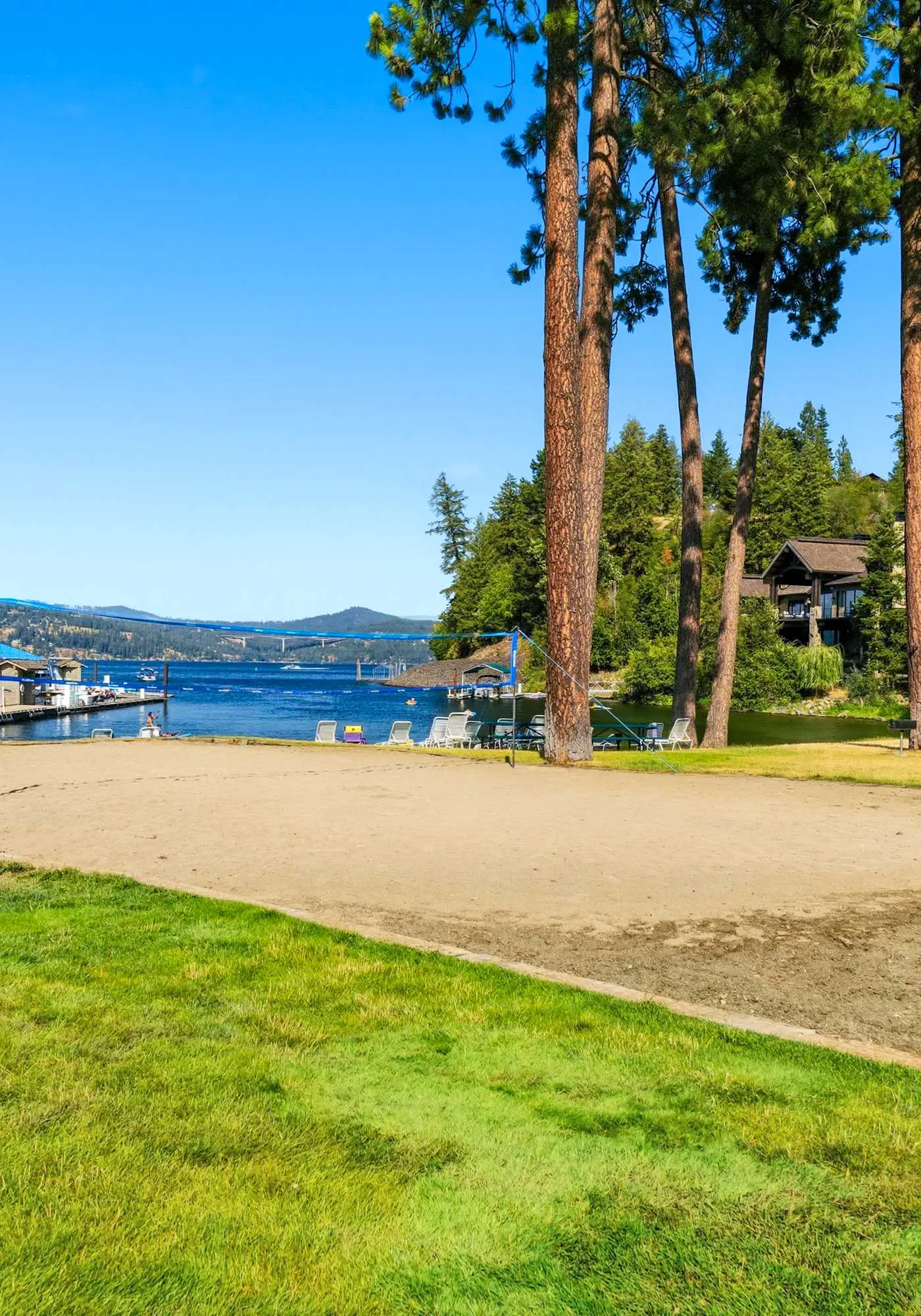 Unwind at Lake Point Penthouse near Gozzer