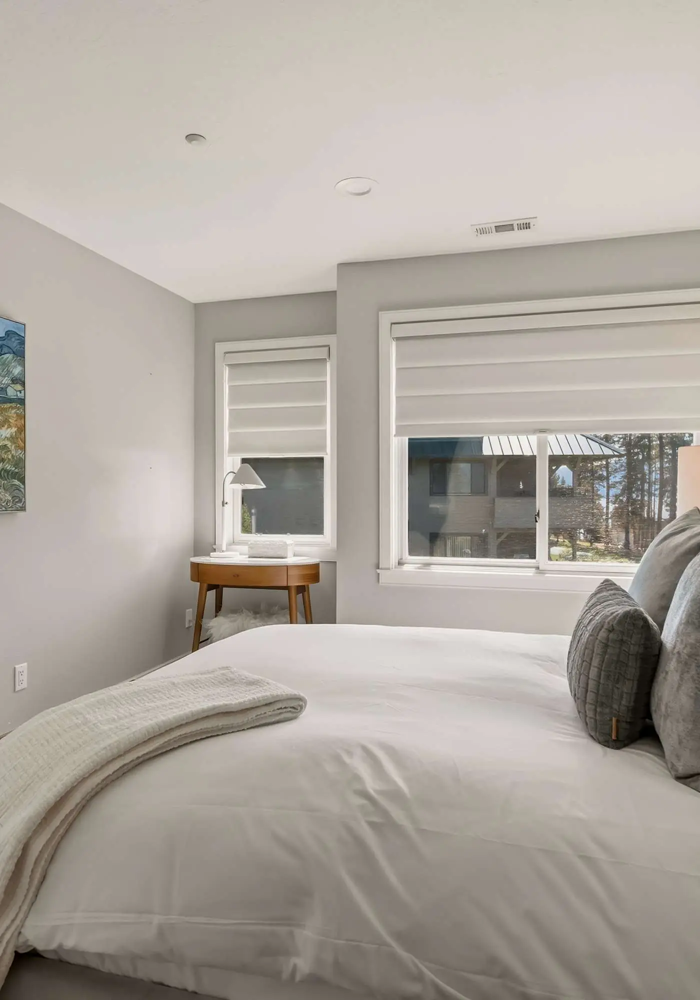 Unwind at Lake Point Penthouse near Gozzer