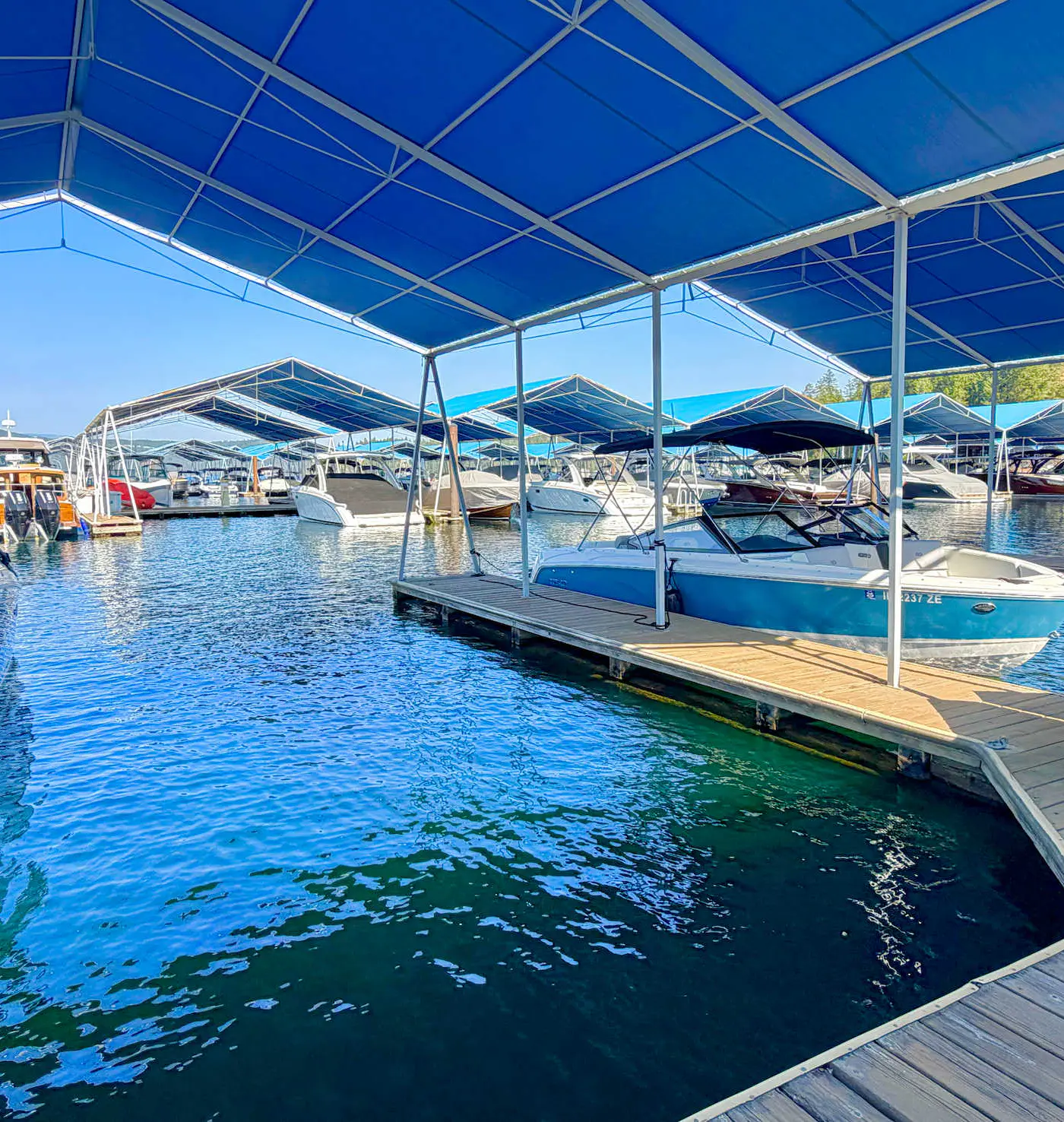 Unwind at Lake Point Penthouse near Gozzer