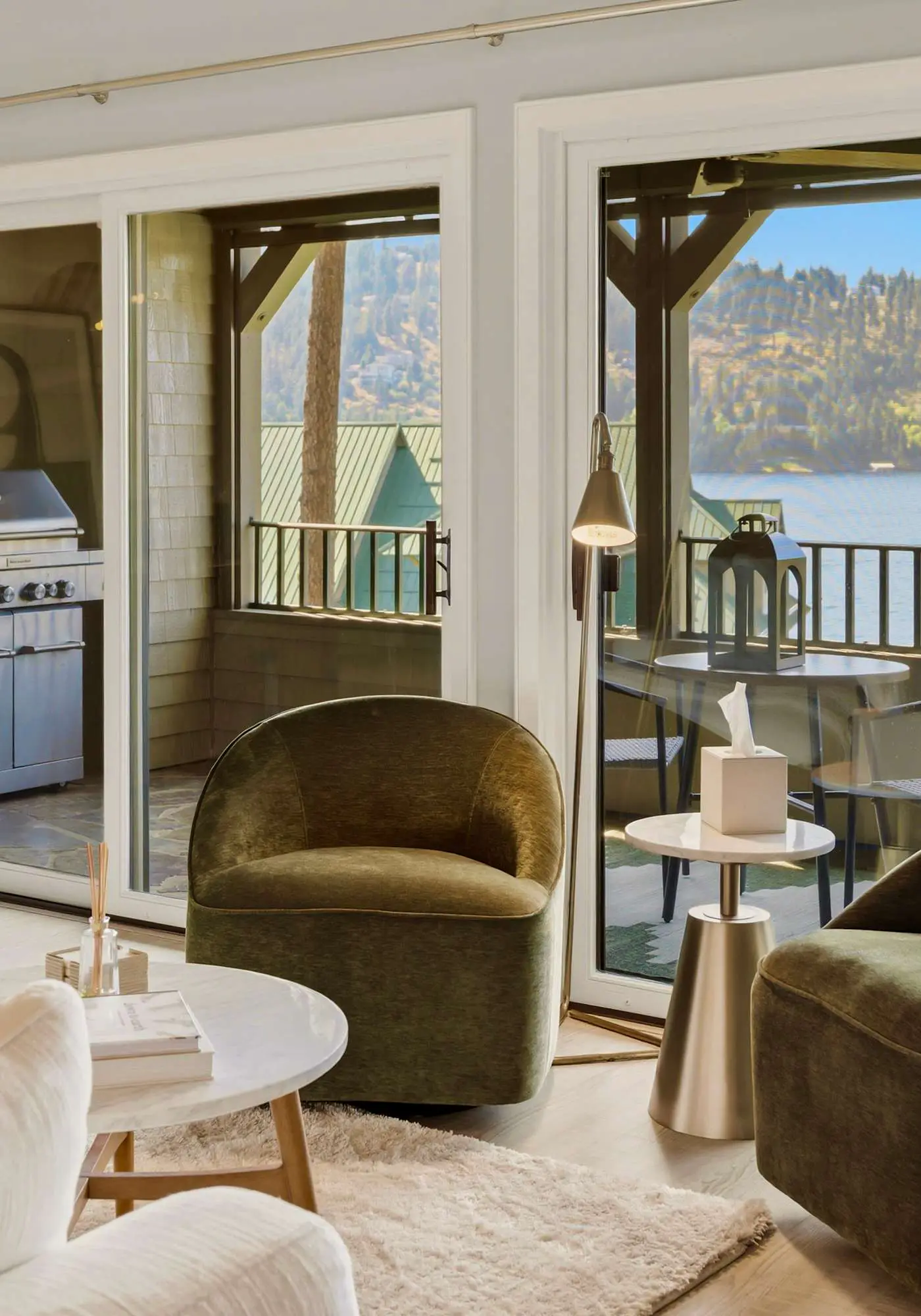 Unwind at Lake Point Penthouse near Gozzer