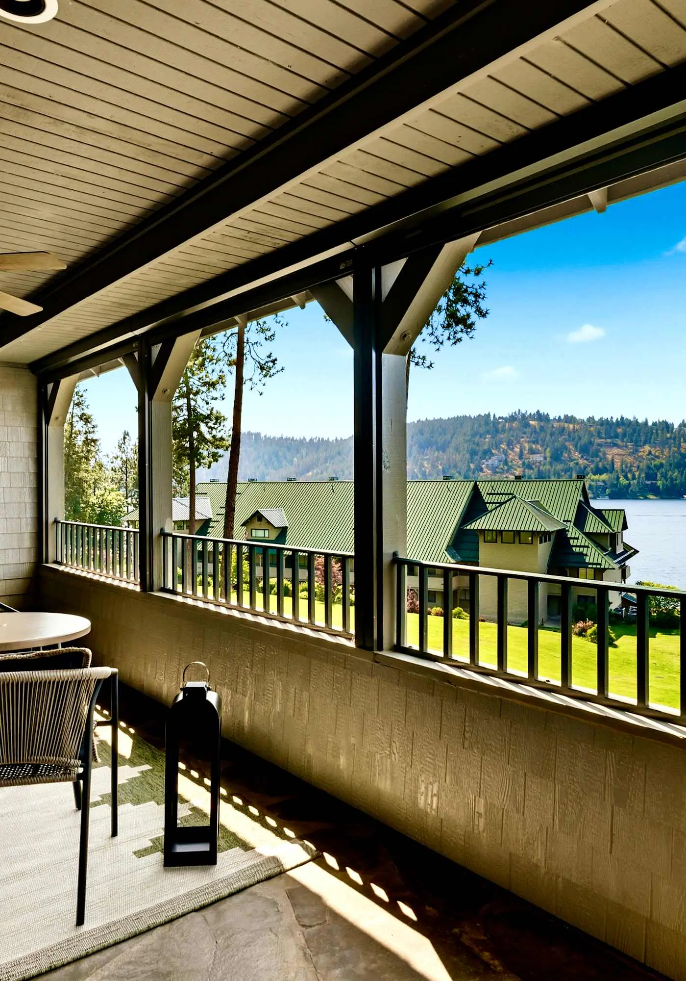 Unwind at Lake Point Penthouse near Gozzer