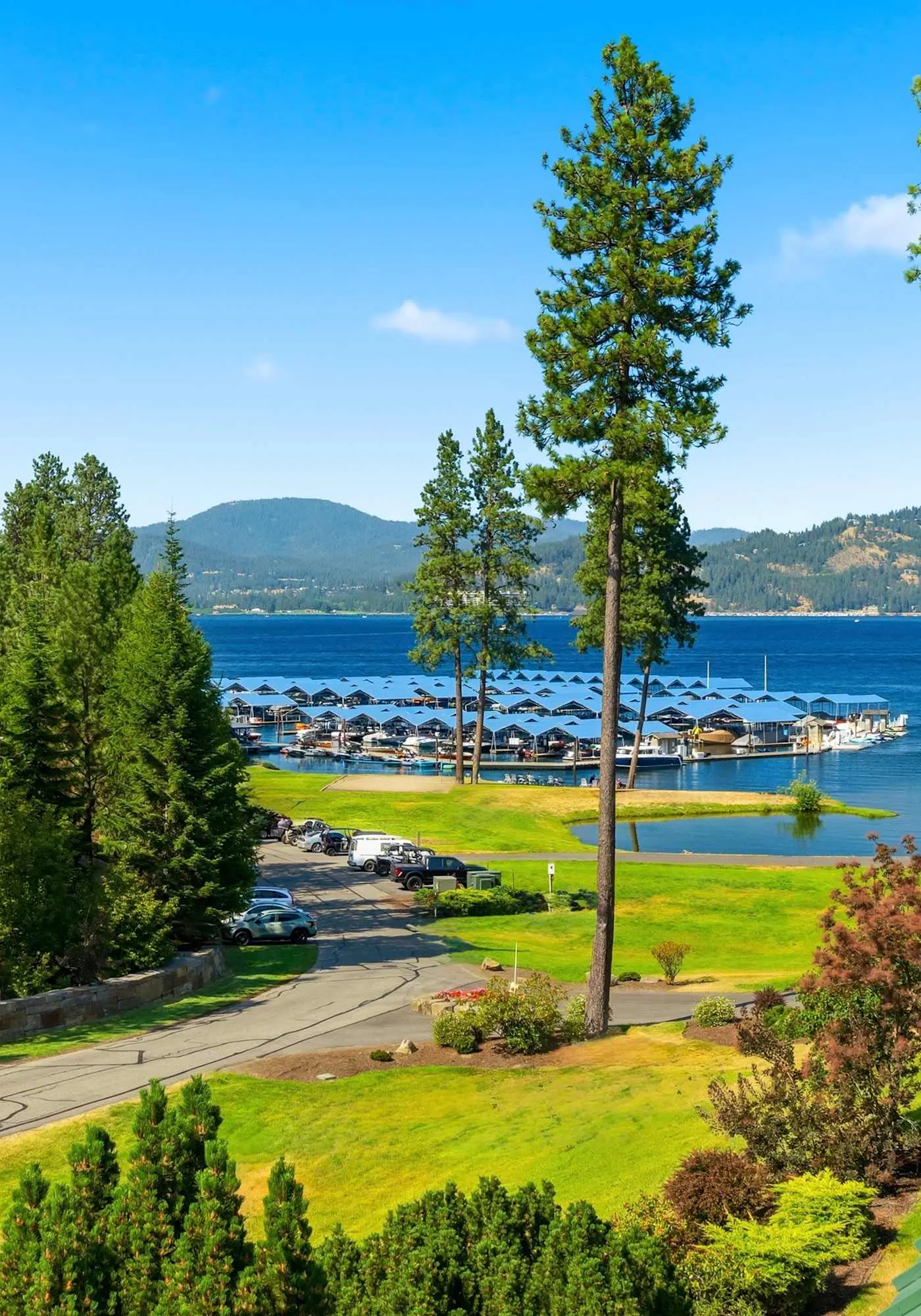 Unwind at Lake Point Penthouse near Gozzer