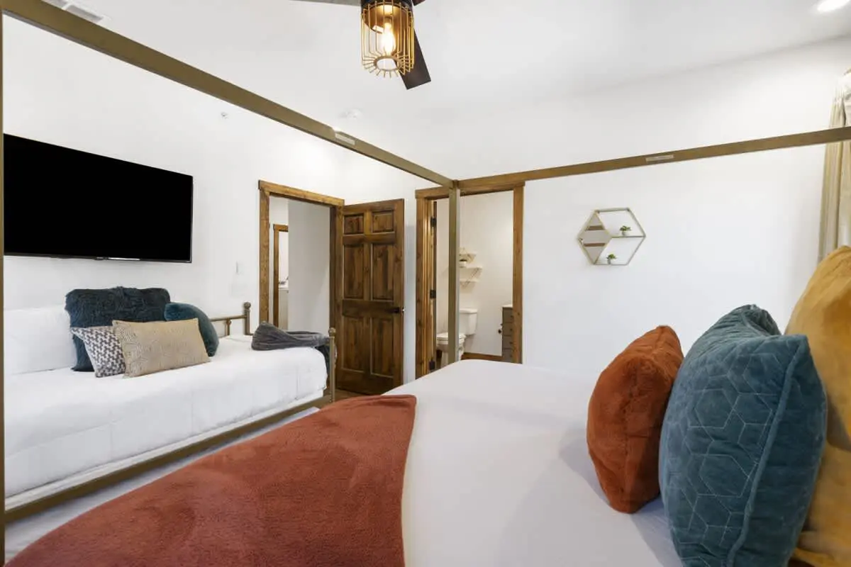  Table Rock Lakeview Lodge | Indoor Pool Sleeps 36