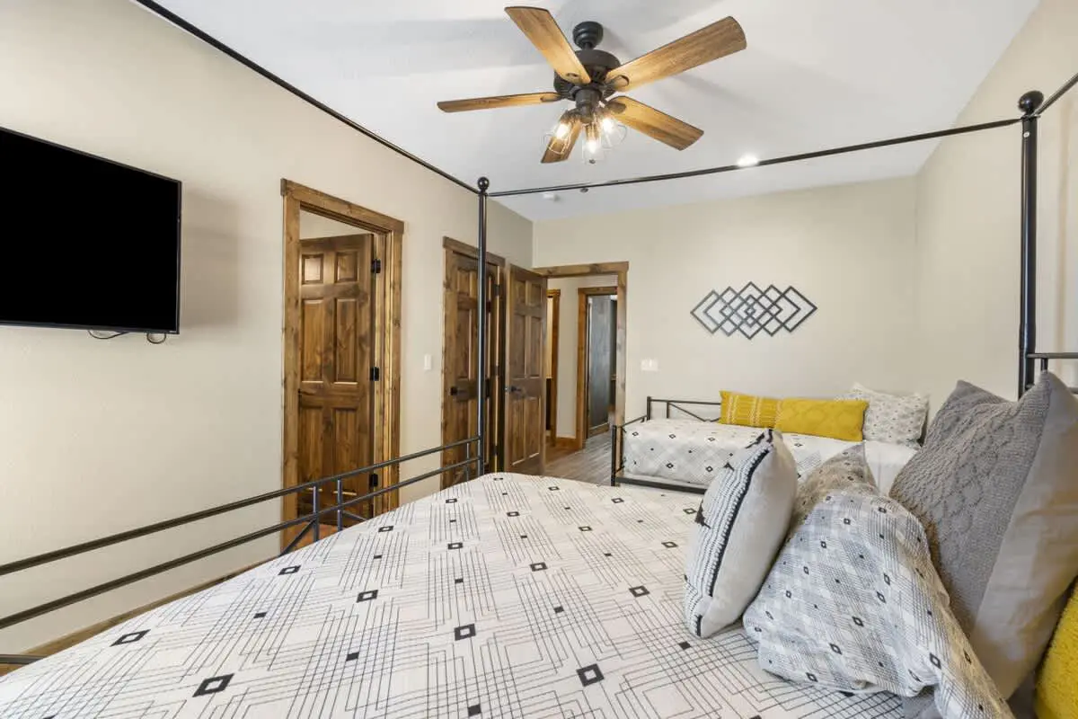  Table Rock Lakeview Lodge | Indoor Pool Sleeps 36