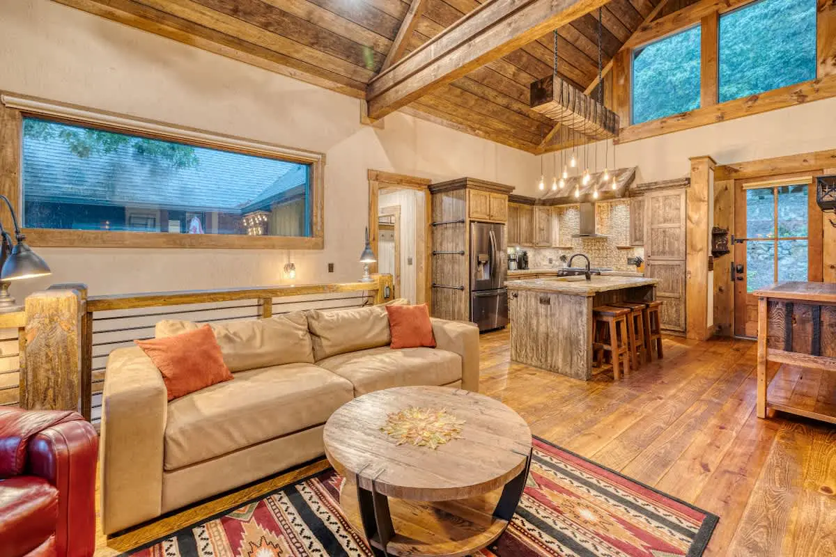  Mountain View Cabin w/ Hot Tub & Game Room