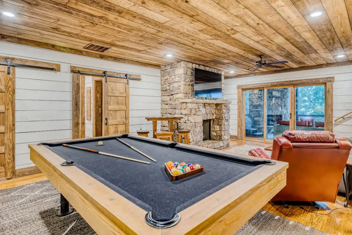  Mountain View Cabin w/ Hot Tub & Game Room