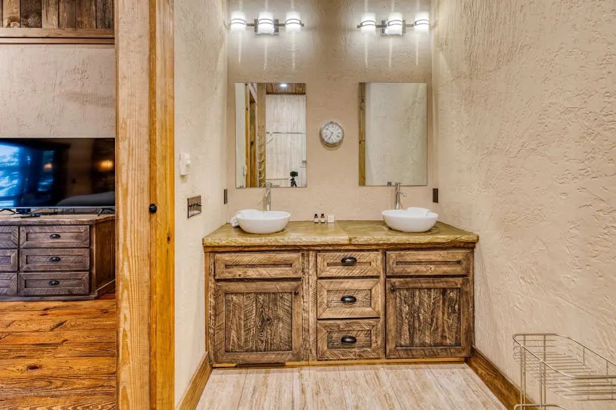  Mountain View Cabin w/ Hot Tub & Game Room