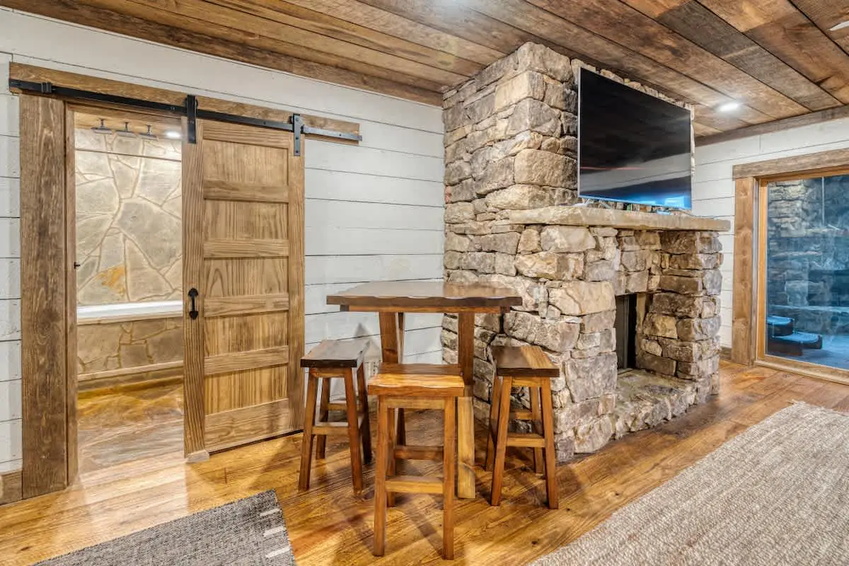  Mountain View Cabin w/ Hot Tub & Game Room