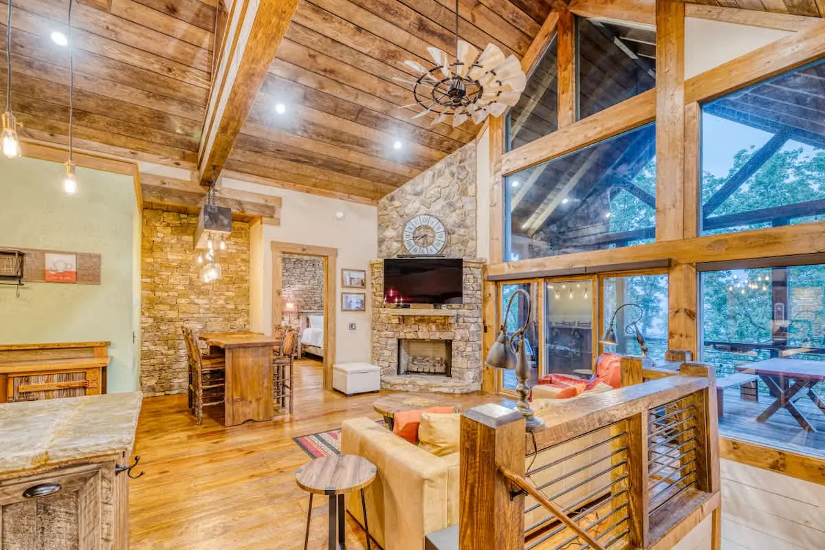  Mountain View Cabin w/ Hot Tub & Game Room