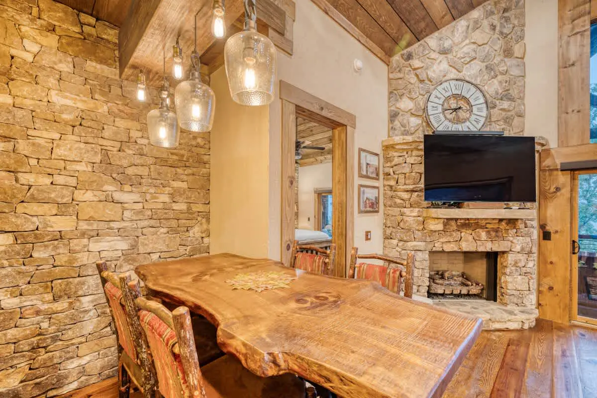  Mountain View Cabin w/ Hot Tub & Game Room
