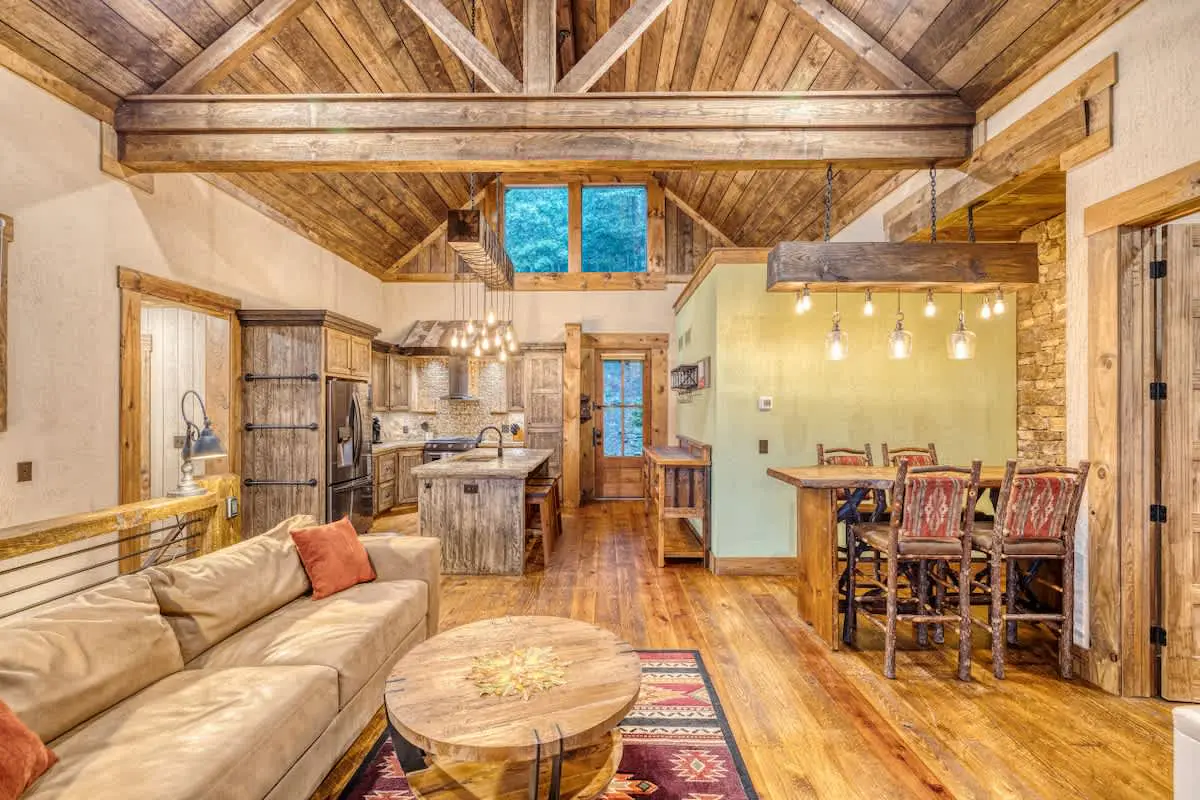  Mountain View Cabin w/ Hot Tub & Game Room