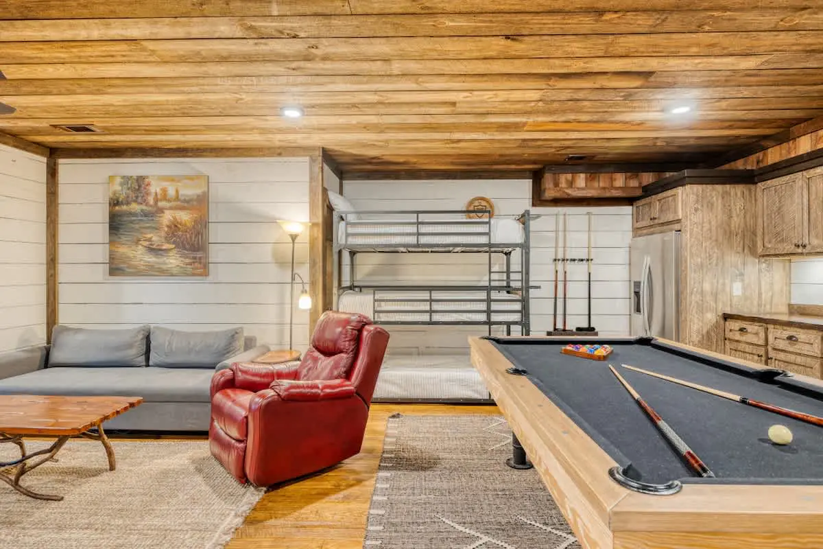  Mountain View Cabin w/ Hot Tub & Game Room
