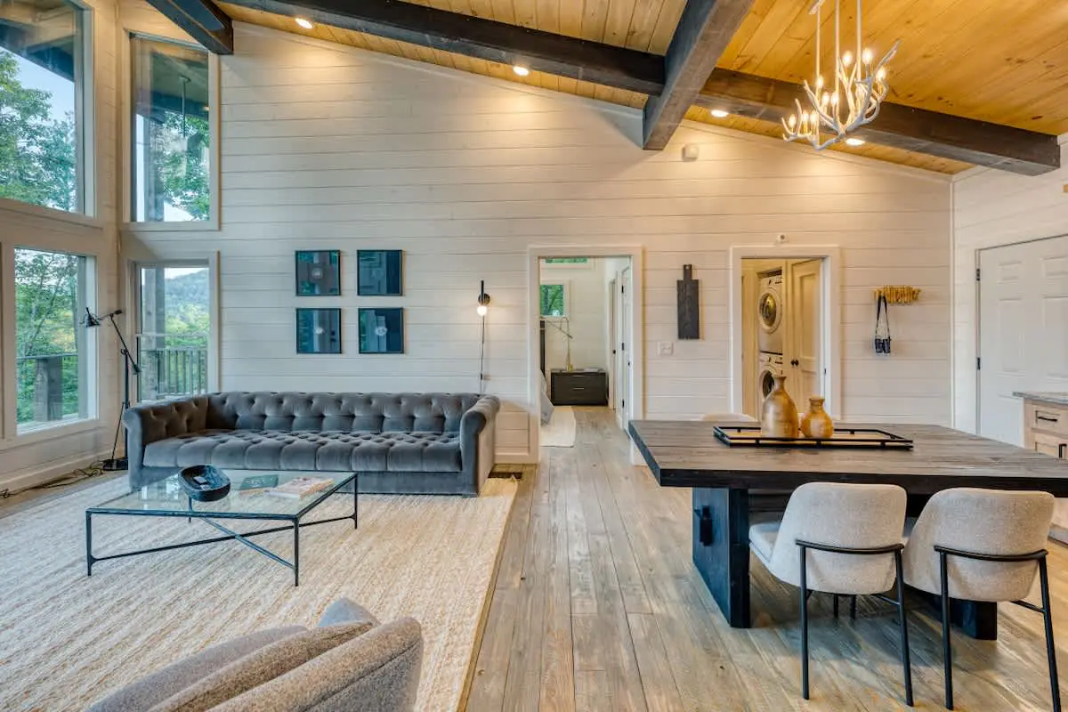 Relaxing Blue Ridge Cabin Retreat with Hot Tub and Mountain Views