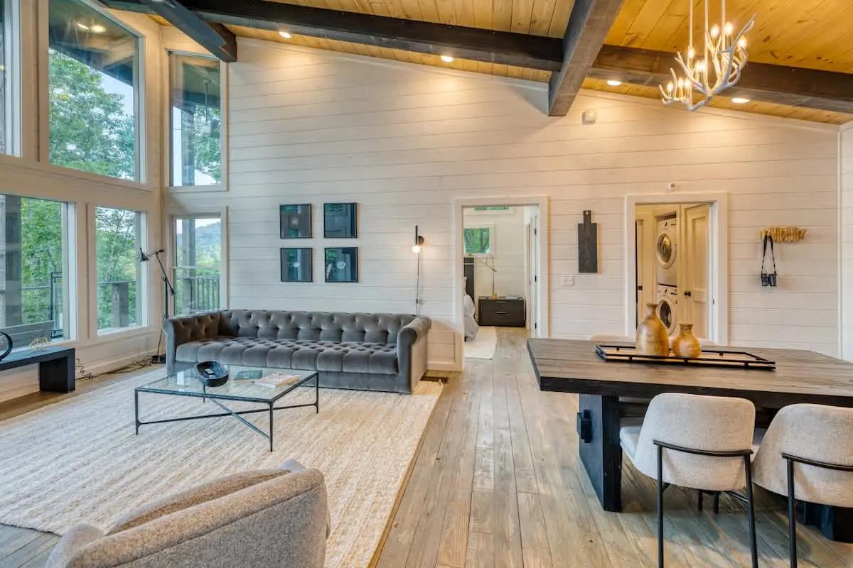 Relaxing Blue Ridge Cabin Retreat with Hot Tub and Mountain Views