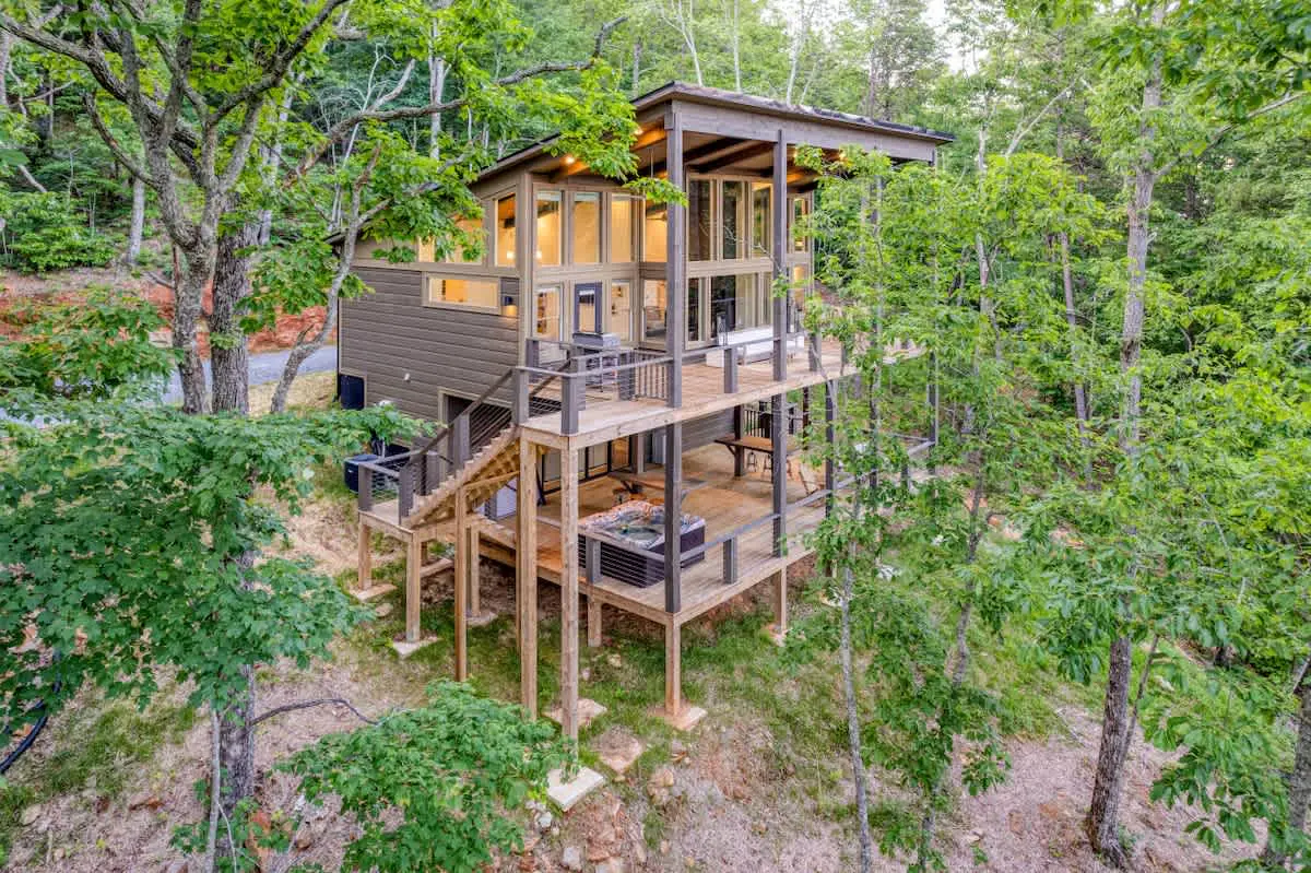 Relaxing Blue Ridge Cabin Retreat with Hot Tub and Mountain Views
