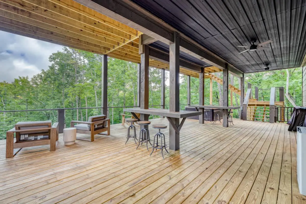 Relaxing Blue Ridge Cabin Retreat with Hot Tub and Mountain Views