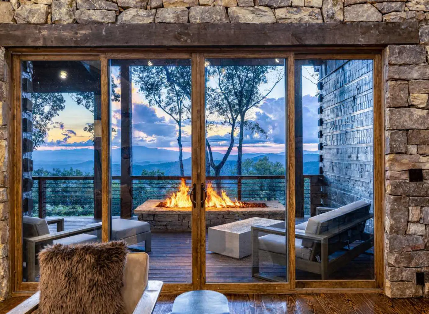  Luxury Cabin w/ Views, Hot Tub & Firepit