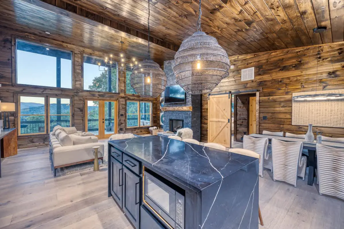 Pinnacle Place – Modern 4BR w/ Hot Tub & Views