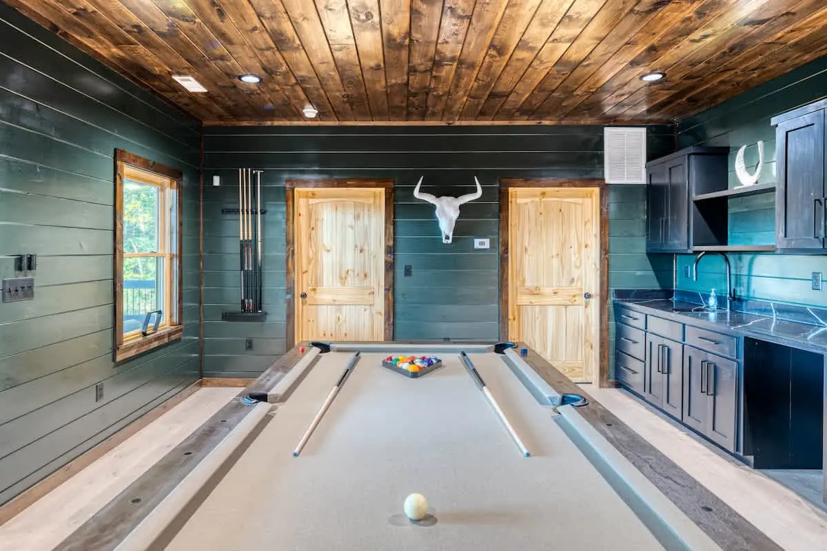 Pinnacle Place – Modern 4BR w/ Hot Tub & Views