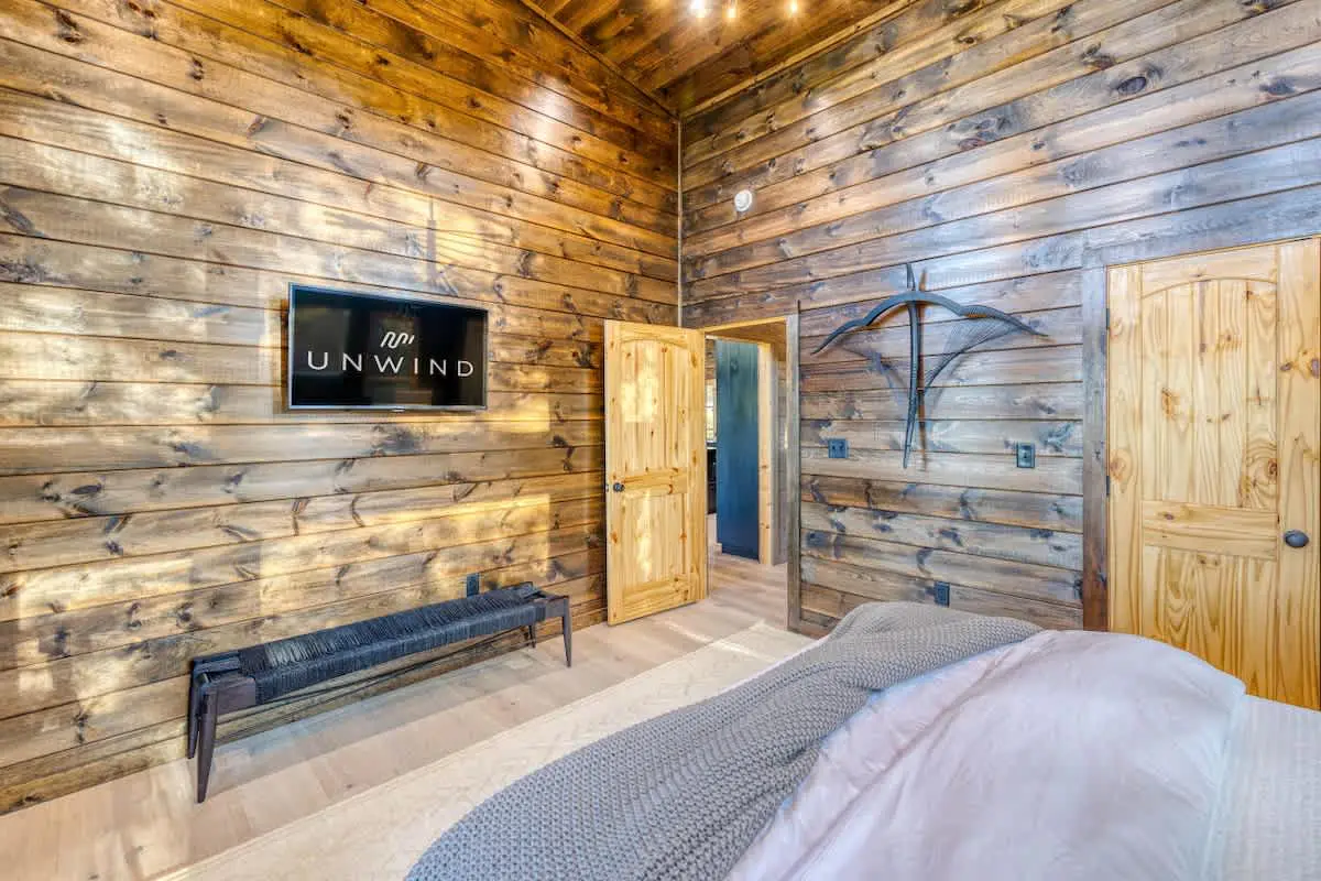 Pinnacle Place – Modern 4BR w/ Hot Tub & Views