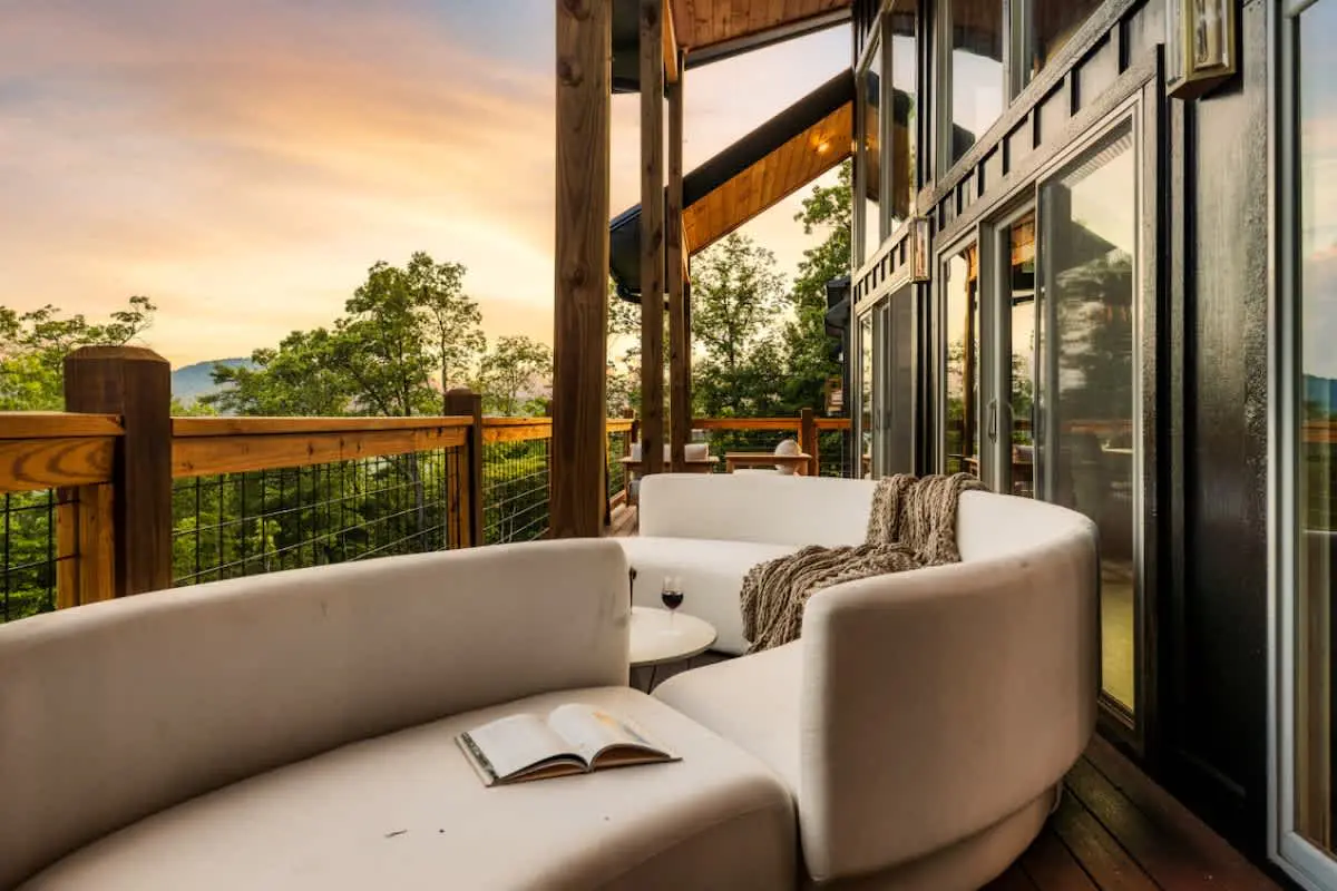 Smoky Mountains Cabin: Private Pool, Theater &