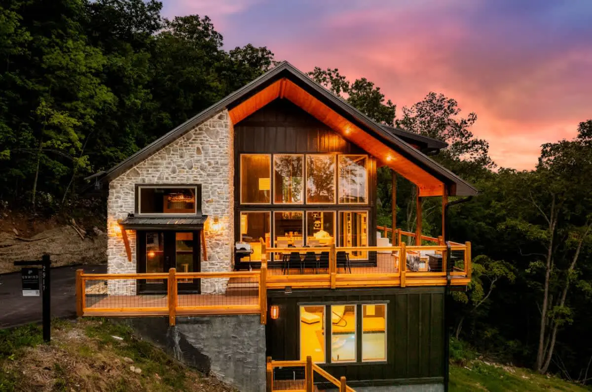 Smoky Mountains Cabin: Private Pool, Theater &