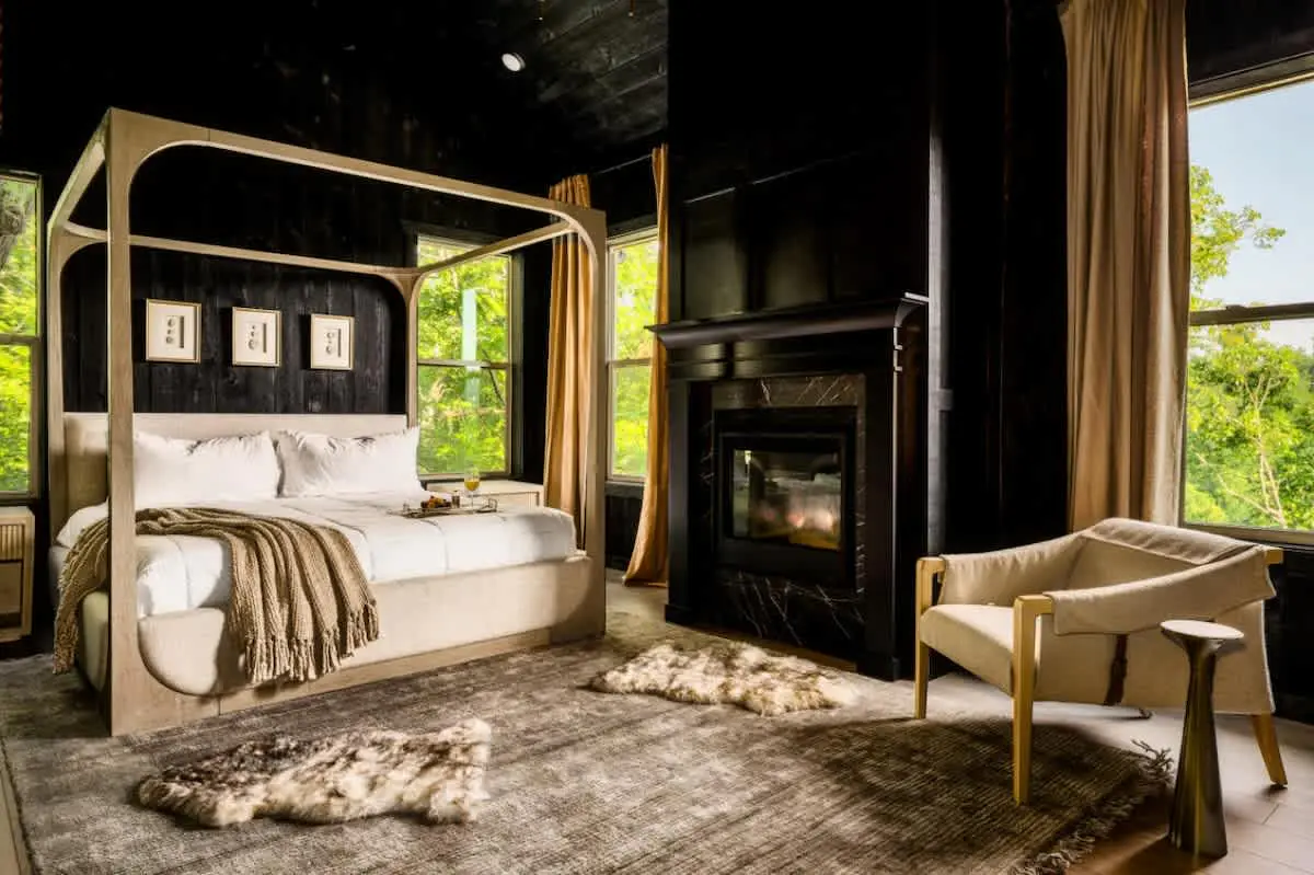 Smoky Mountains Cabin: Private Pool, Theater &
