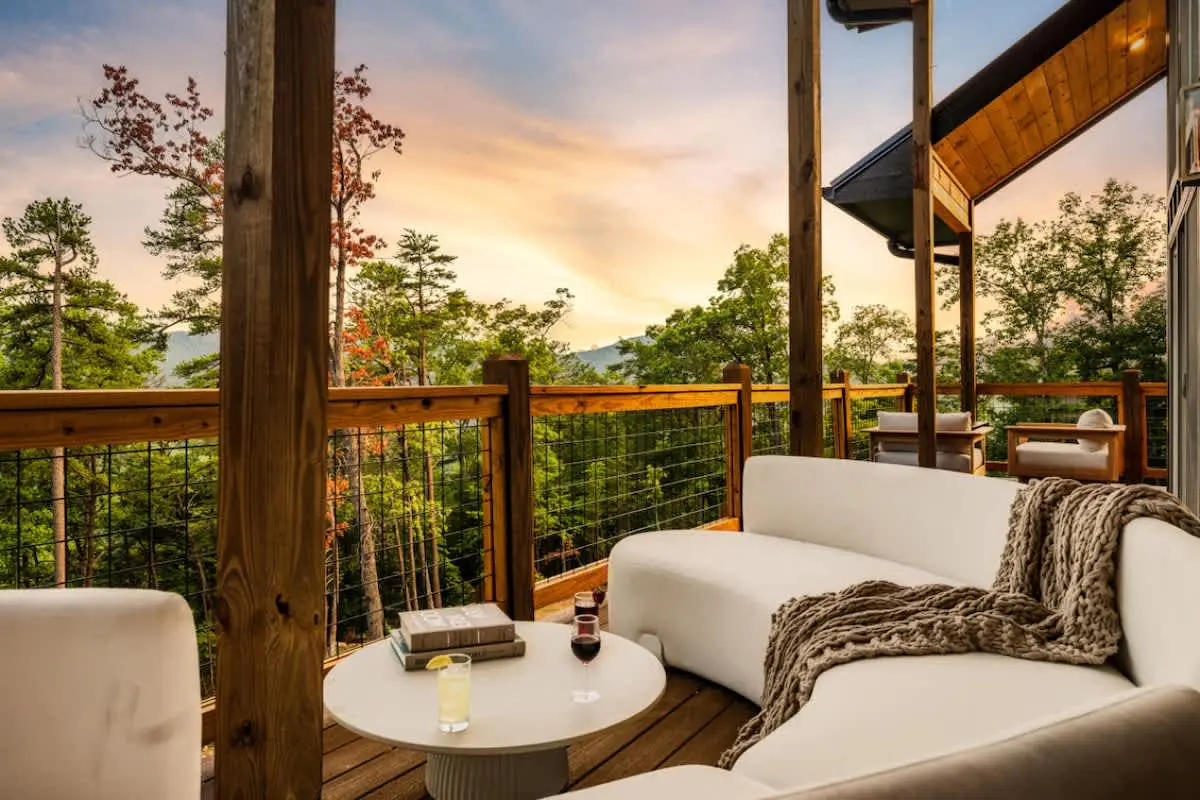 Smoky Mountains Cabin: Private Pool, Theater &