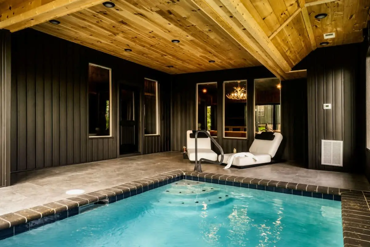 Smoky Mountains Cabin: Private Pool, Theater &