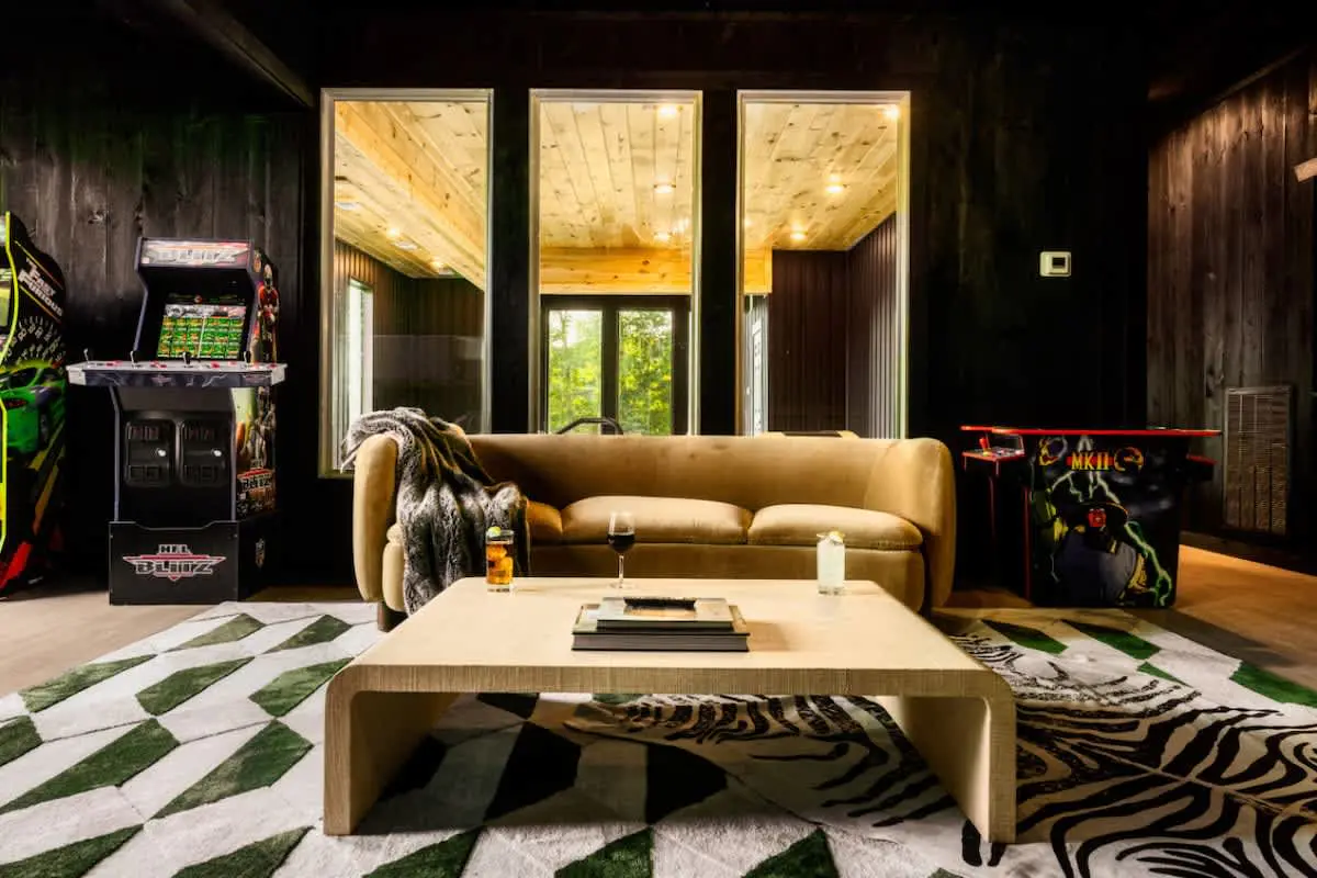 Smoky Mountains Cabin: Private Pool, Theater &