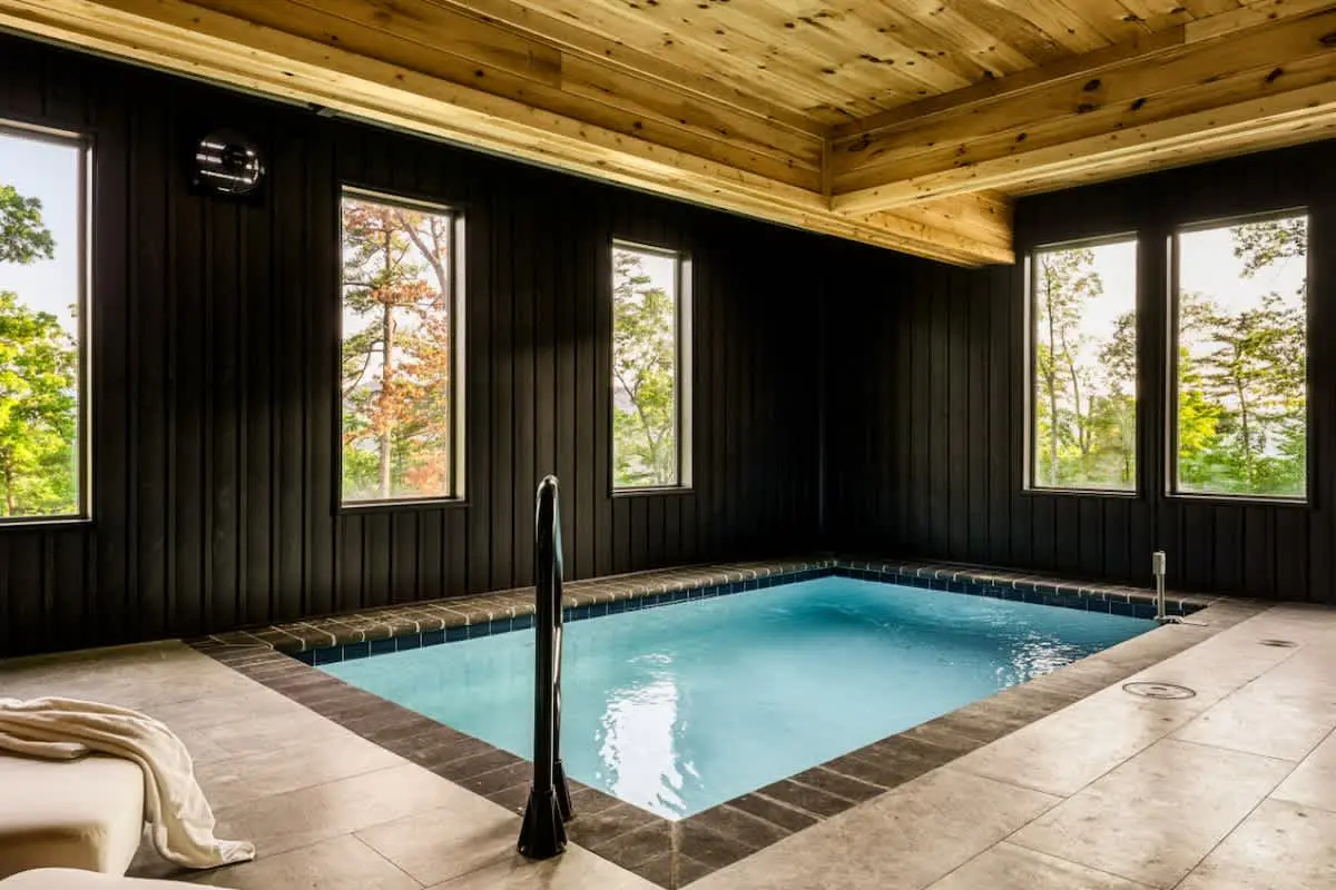 Smoky Mountains Cabin: Private Pool, Theater &