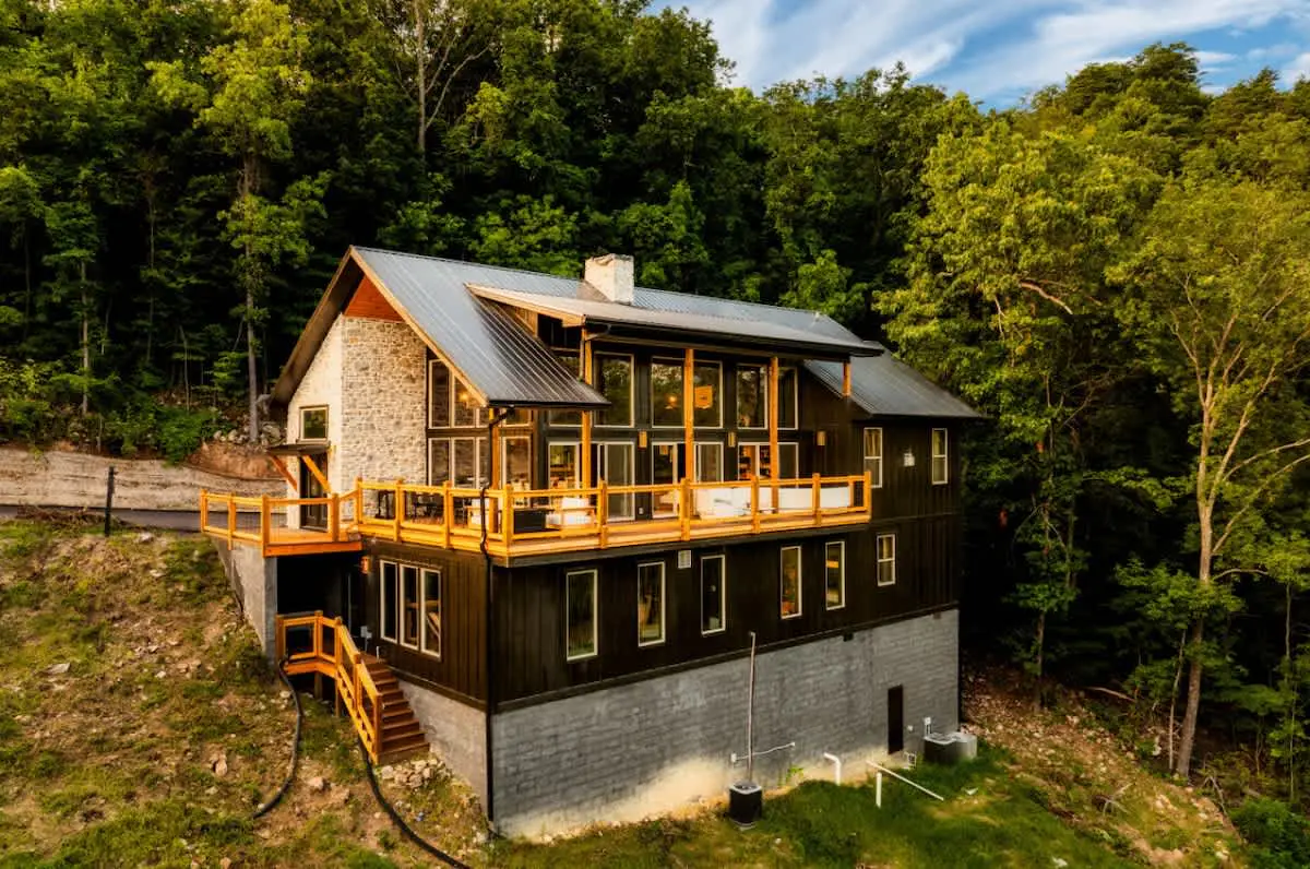 Smoky Mountains Cabin: Private Pool, Theater &