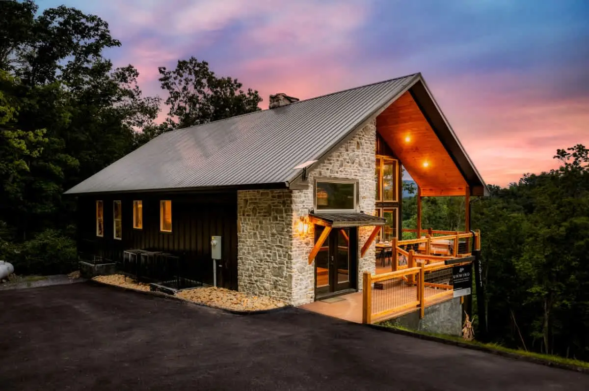 Smoky Mountains Cabin: Private Pool, Theater &