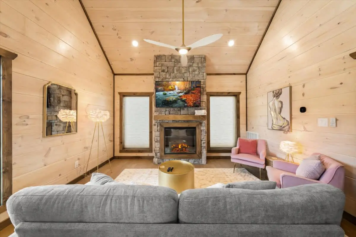Smokies Cabin Escape: Hot Tub, Fireplaces,