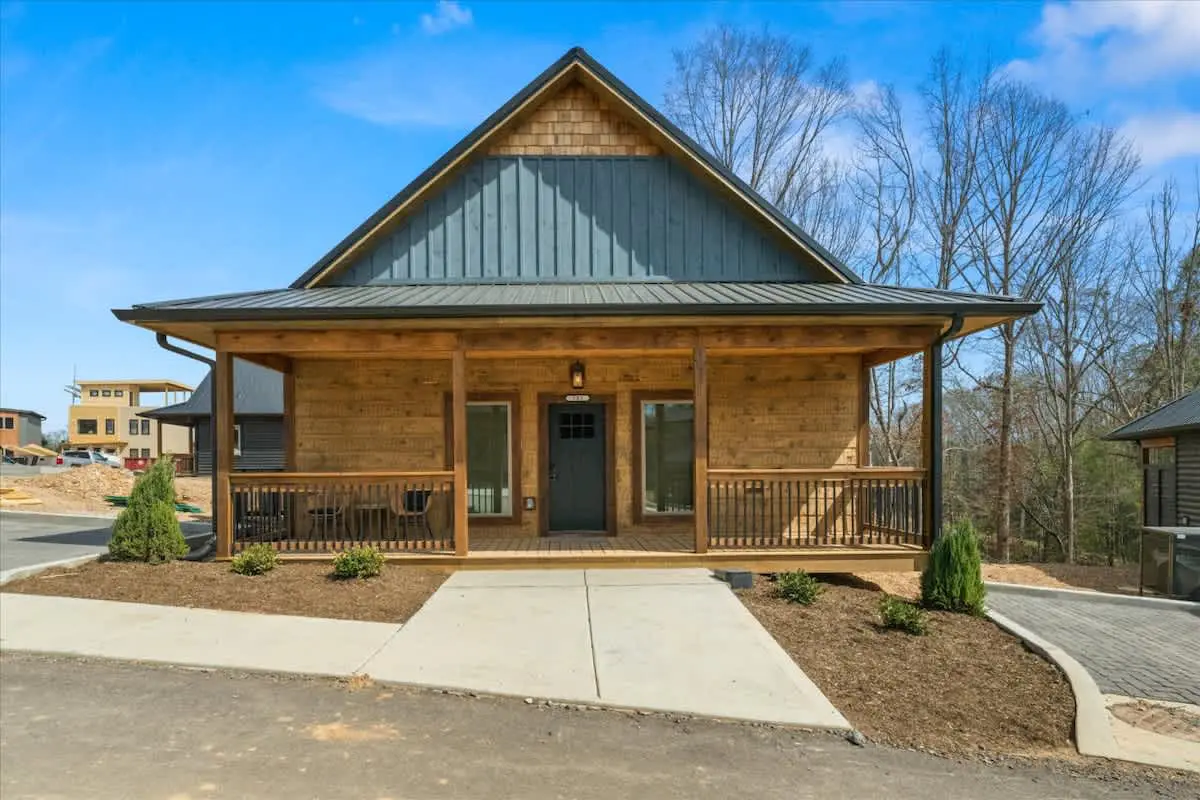 Smokies Cabin Escape: Hot Tub, Fireplaces,